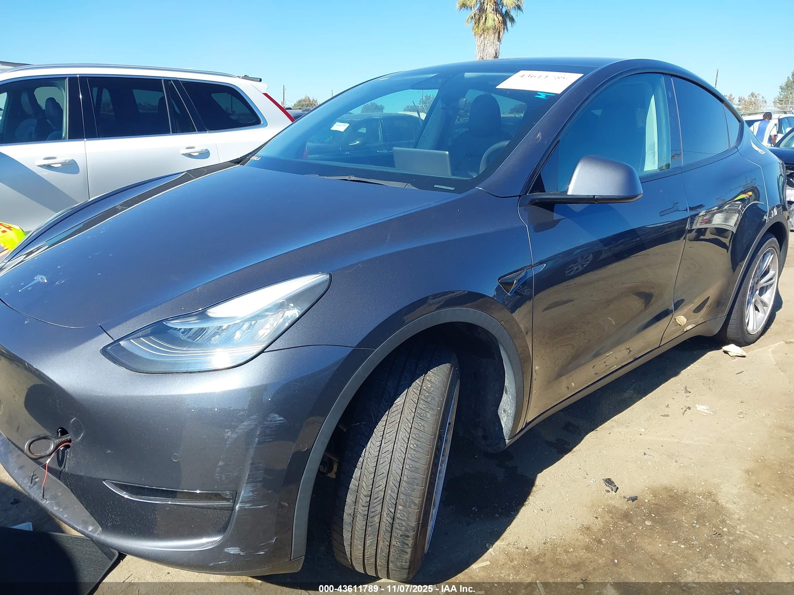 TESLA MODEL image 2