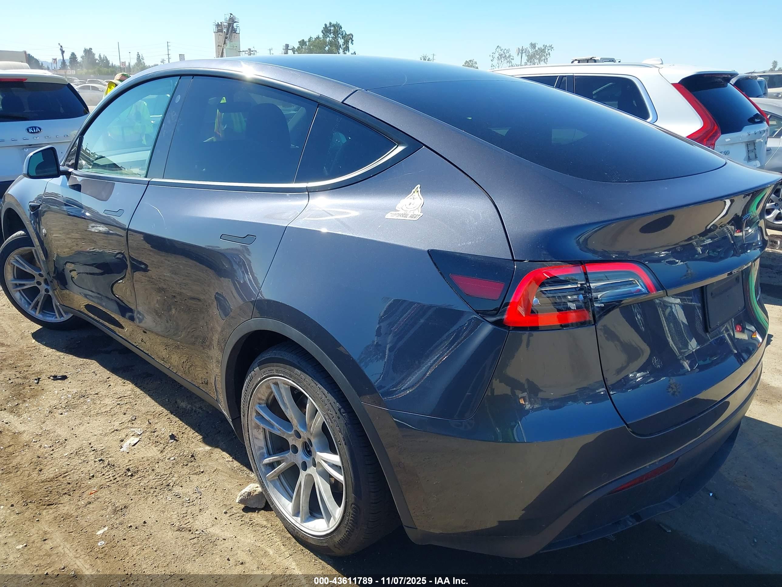TESLA MODEL image 3
