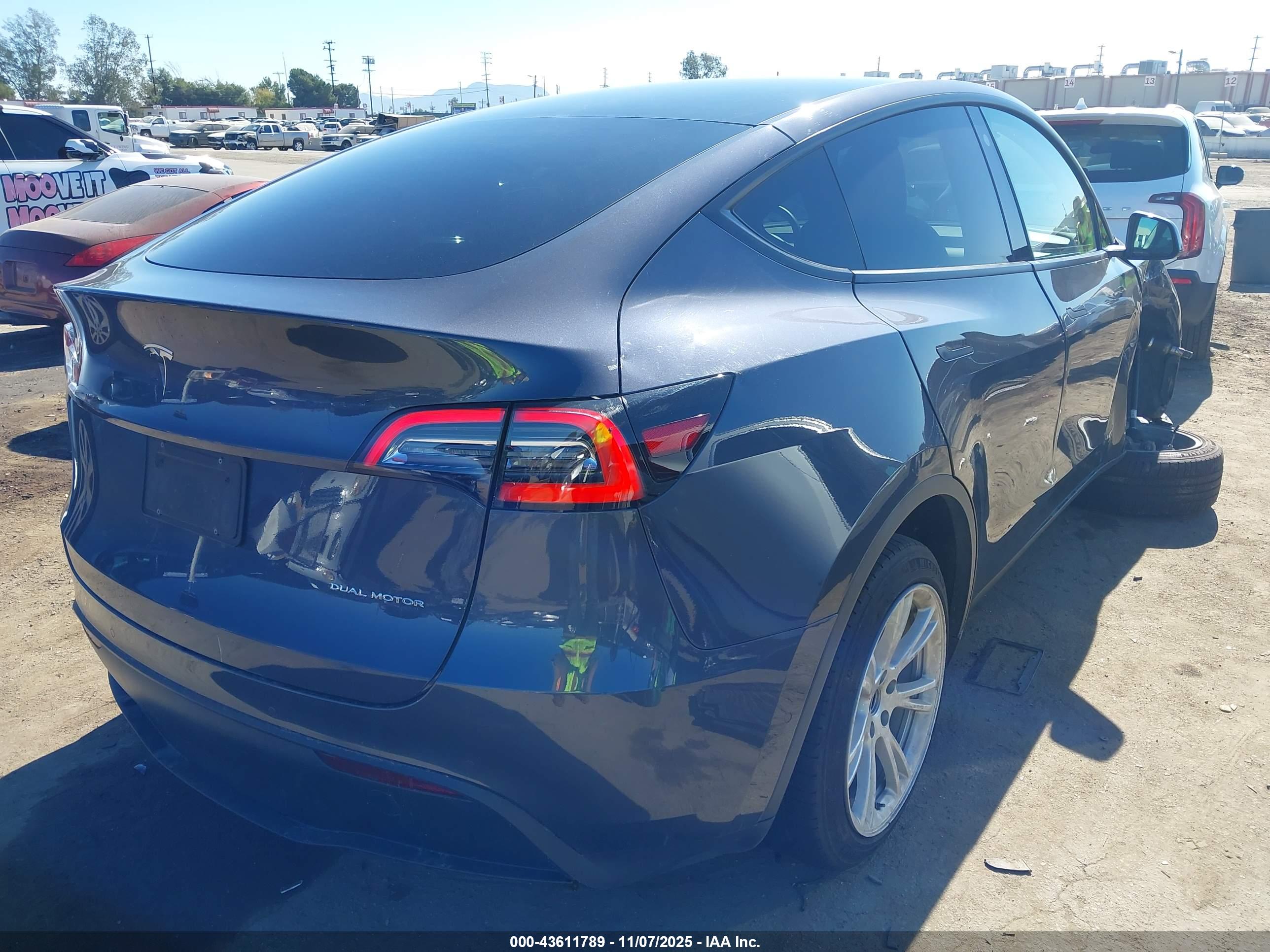 TESLA MODEL image 4