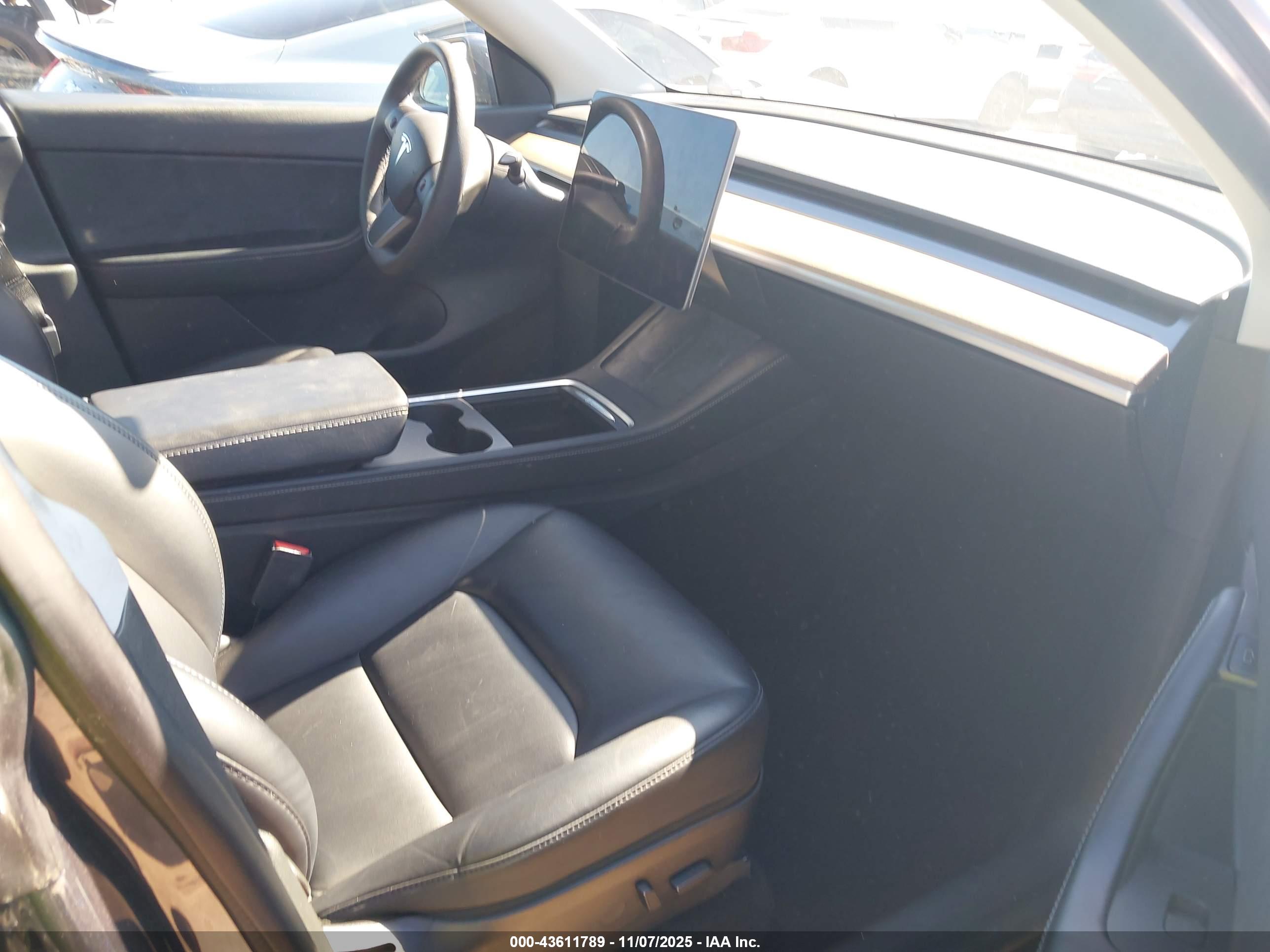TESLA MODEL image 5