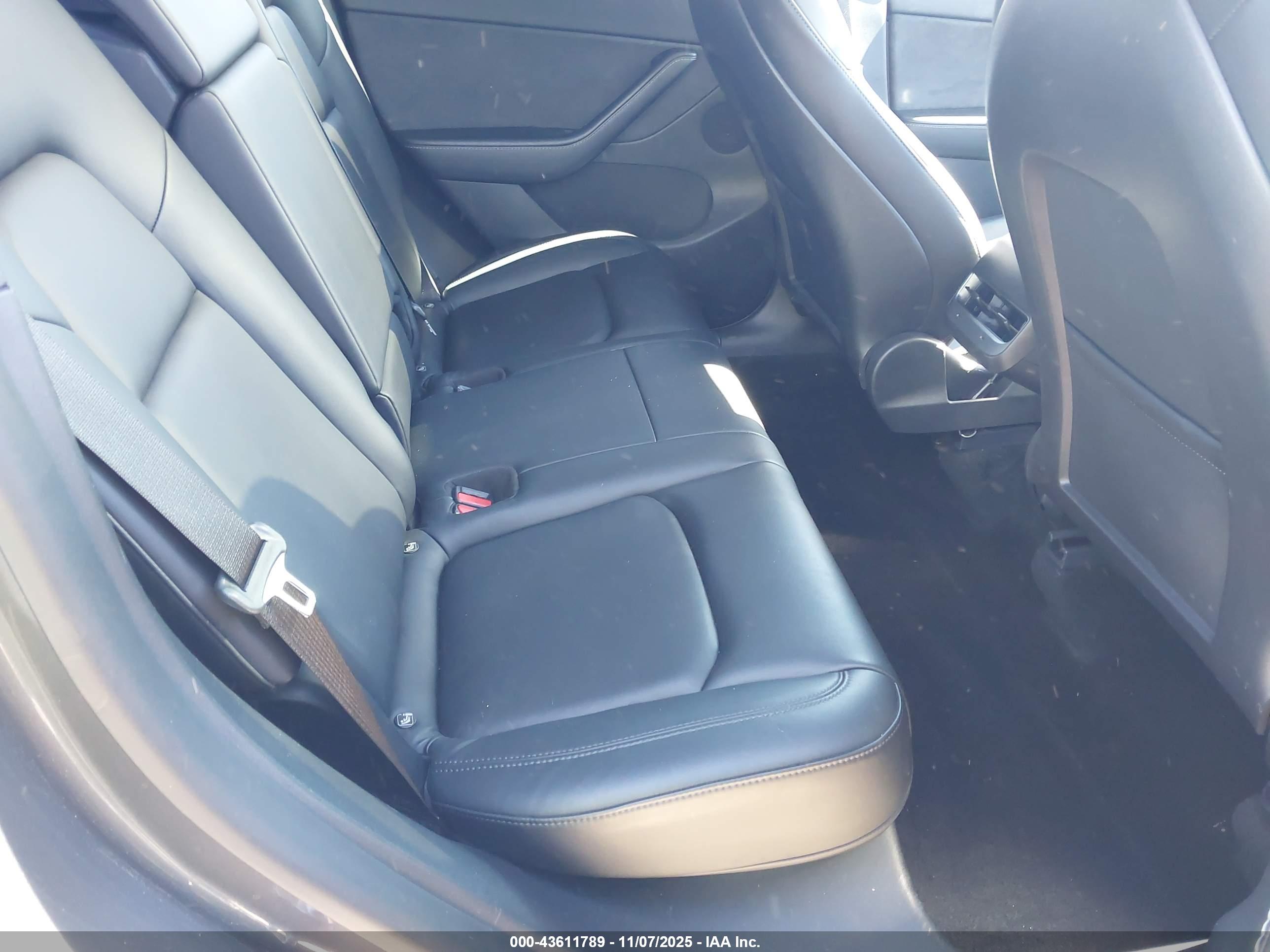 TESLA MODEL image 8