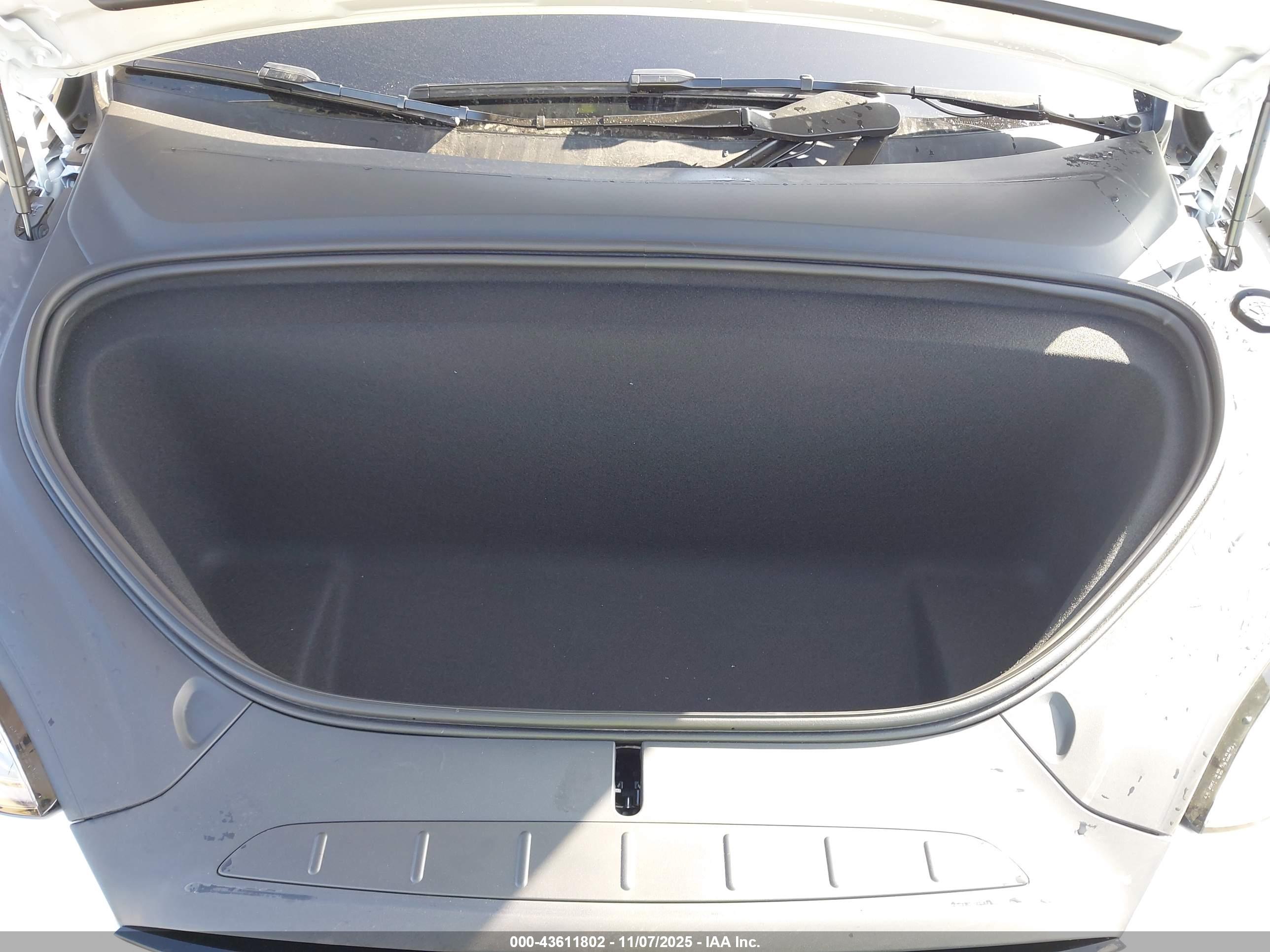 TESLA MODEL image 10