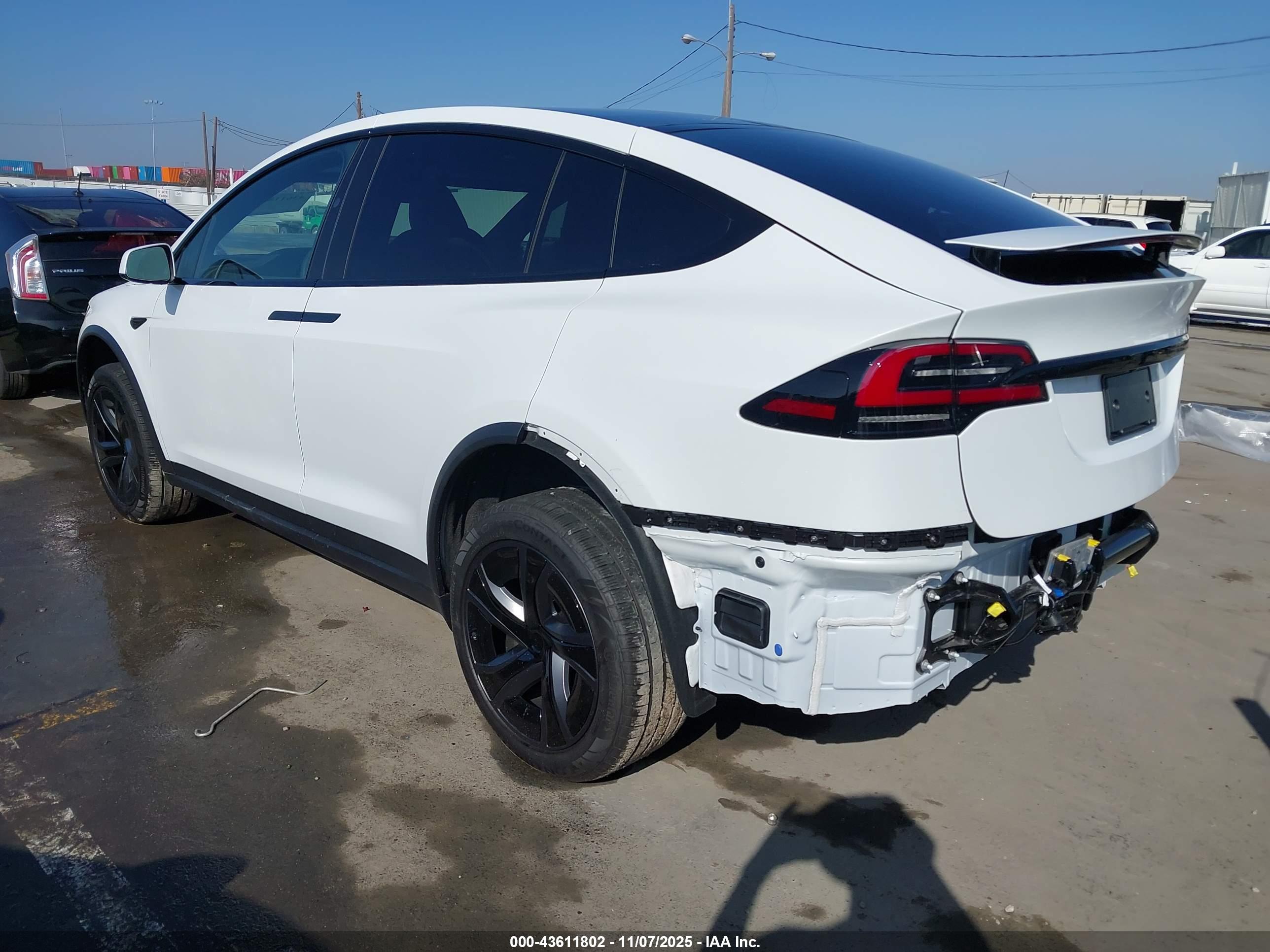 TESLA MODEL image 3