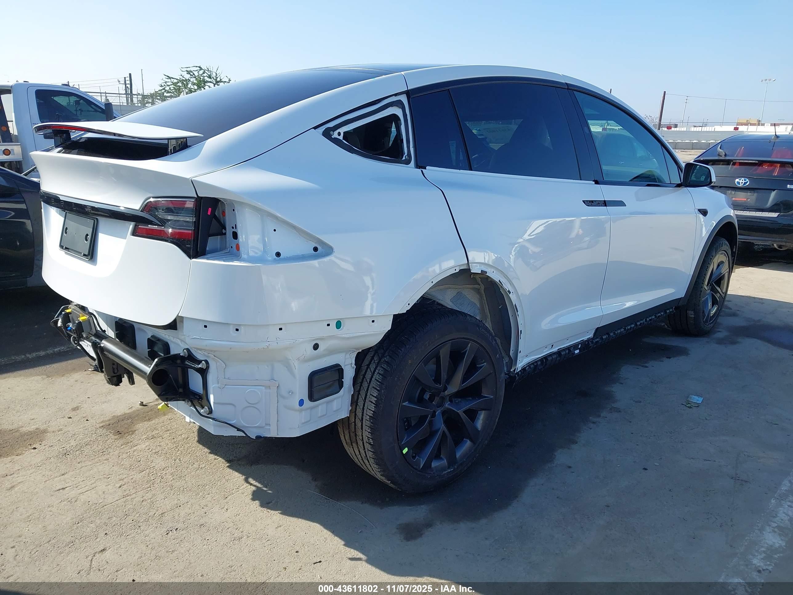TESLA MODEL image 4