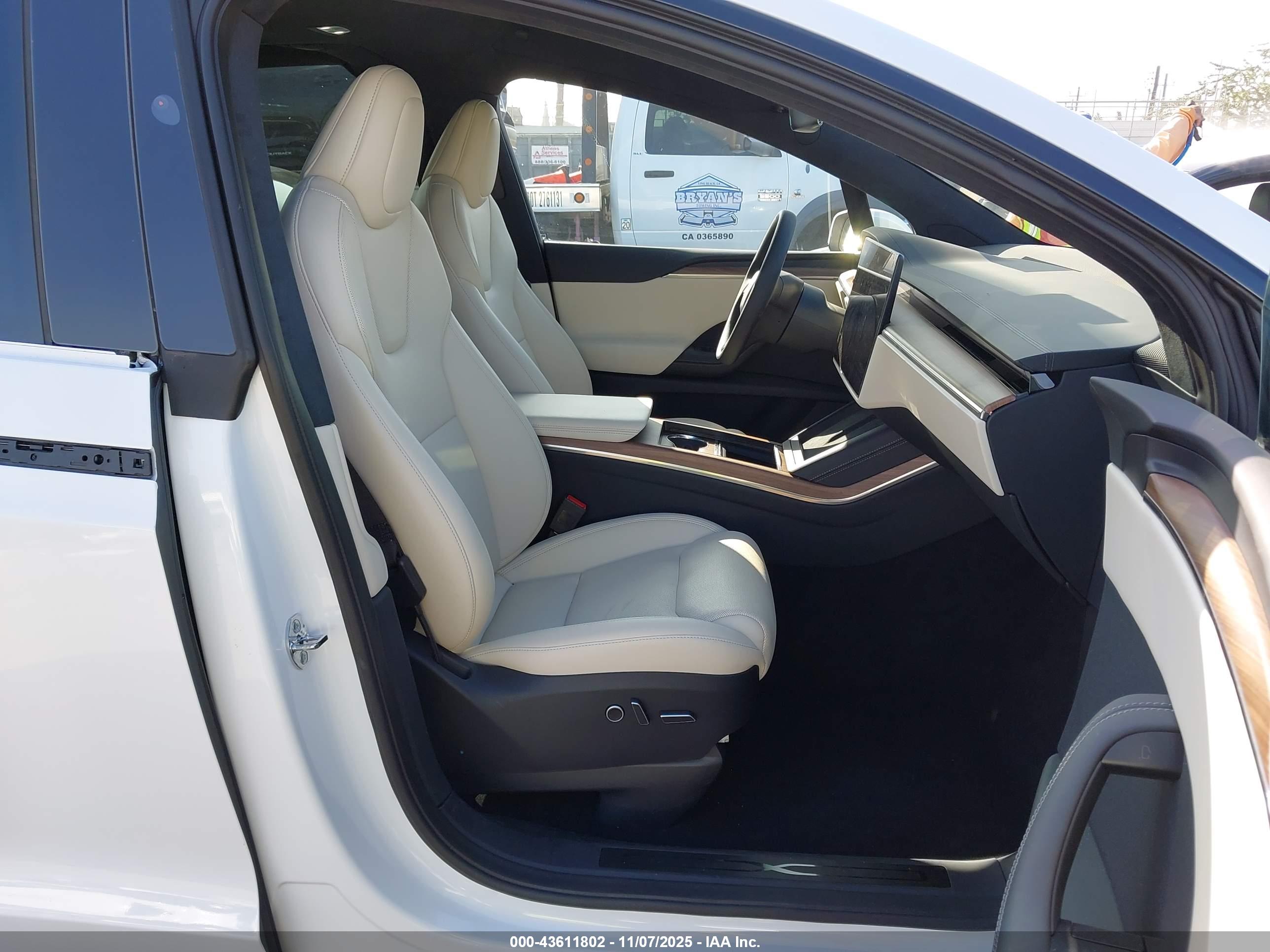 TESLA MODEL image 5