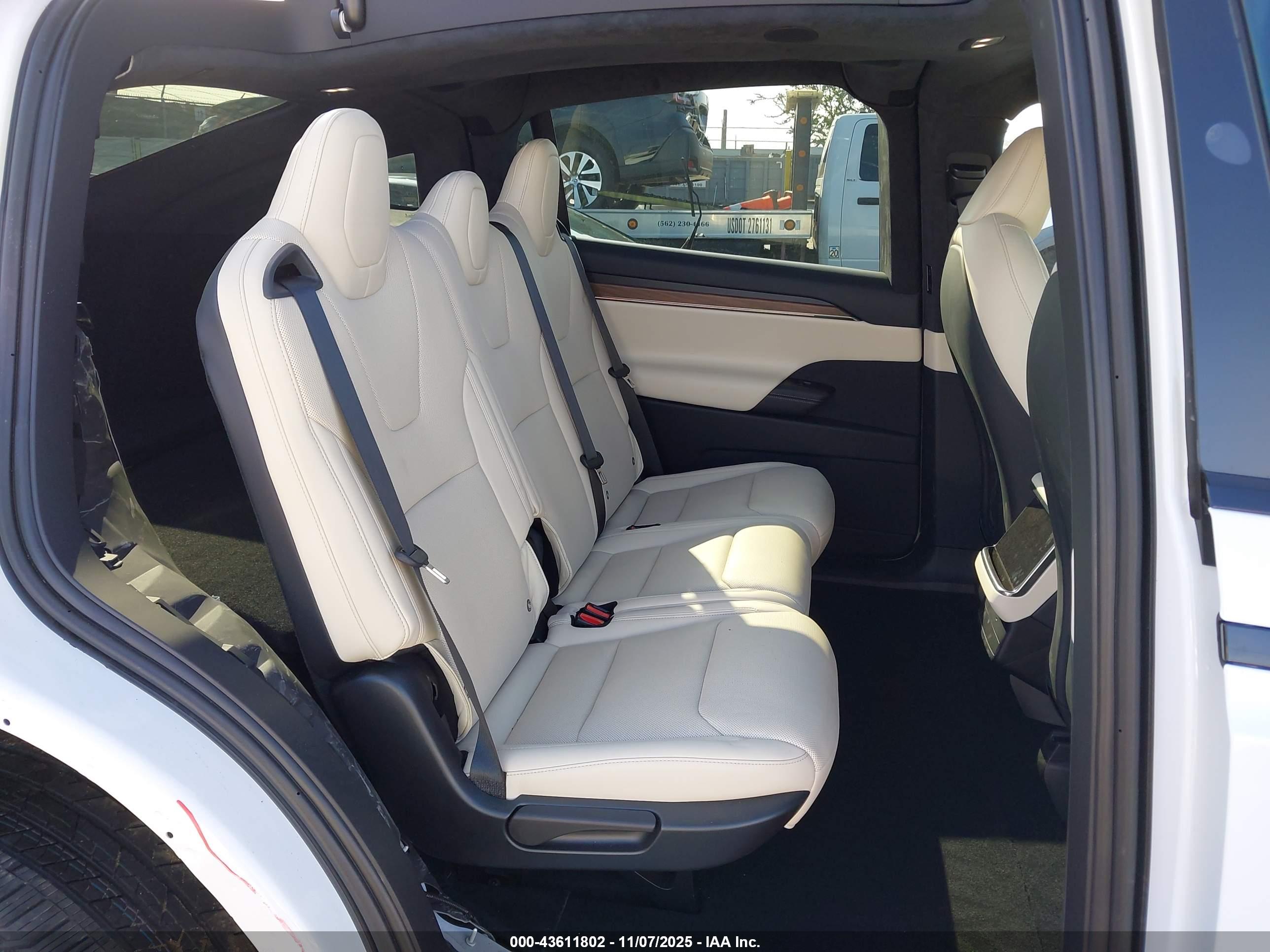 TESLA MODEL image 8