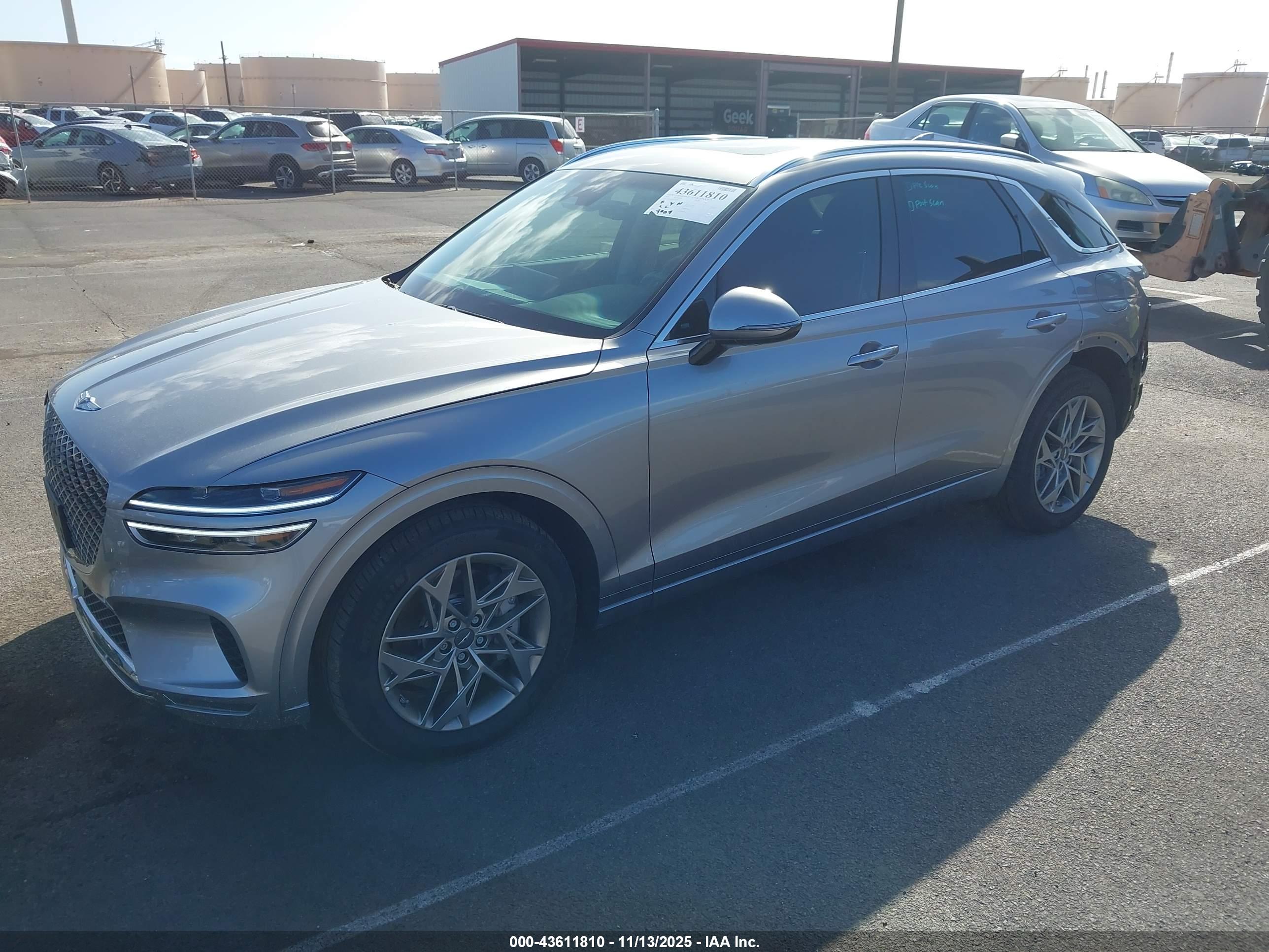 GENESIS GV70 image 2