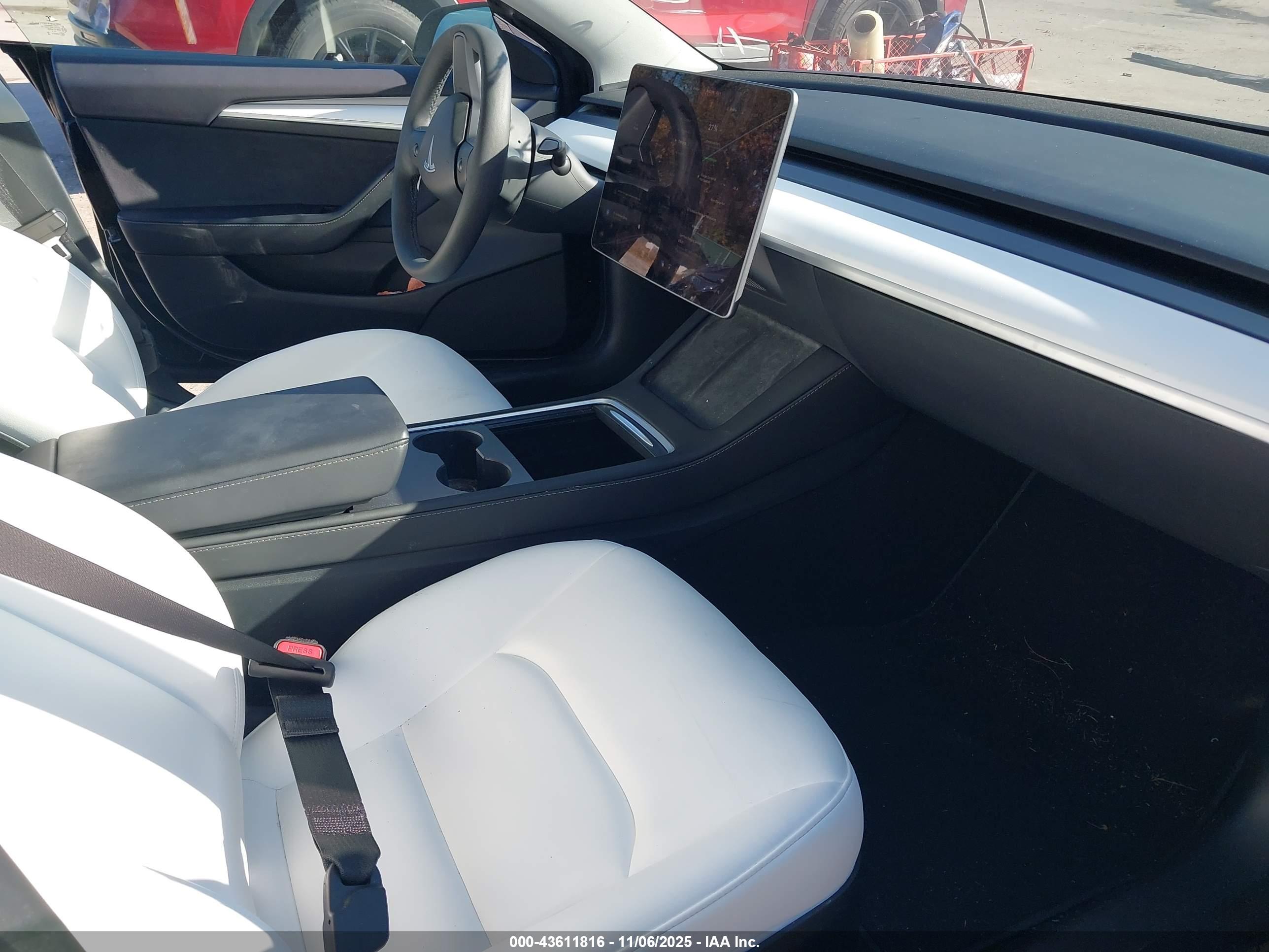TESLA MODEL image 5