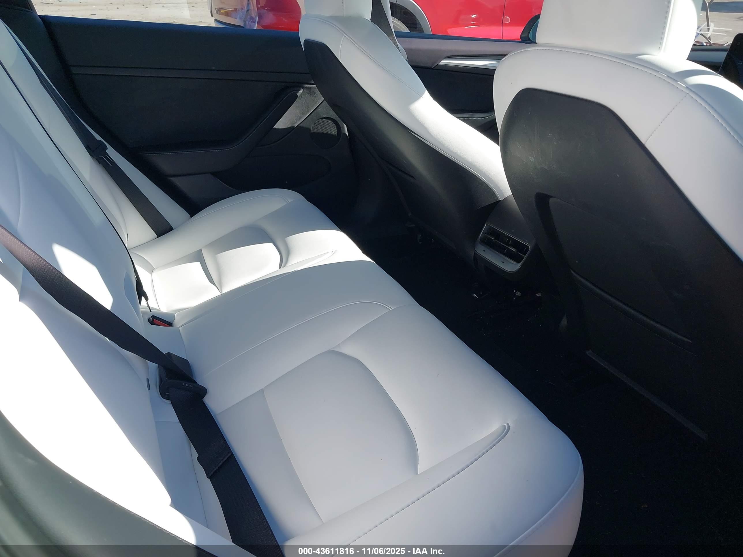 TESLA MODEL image 8