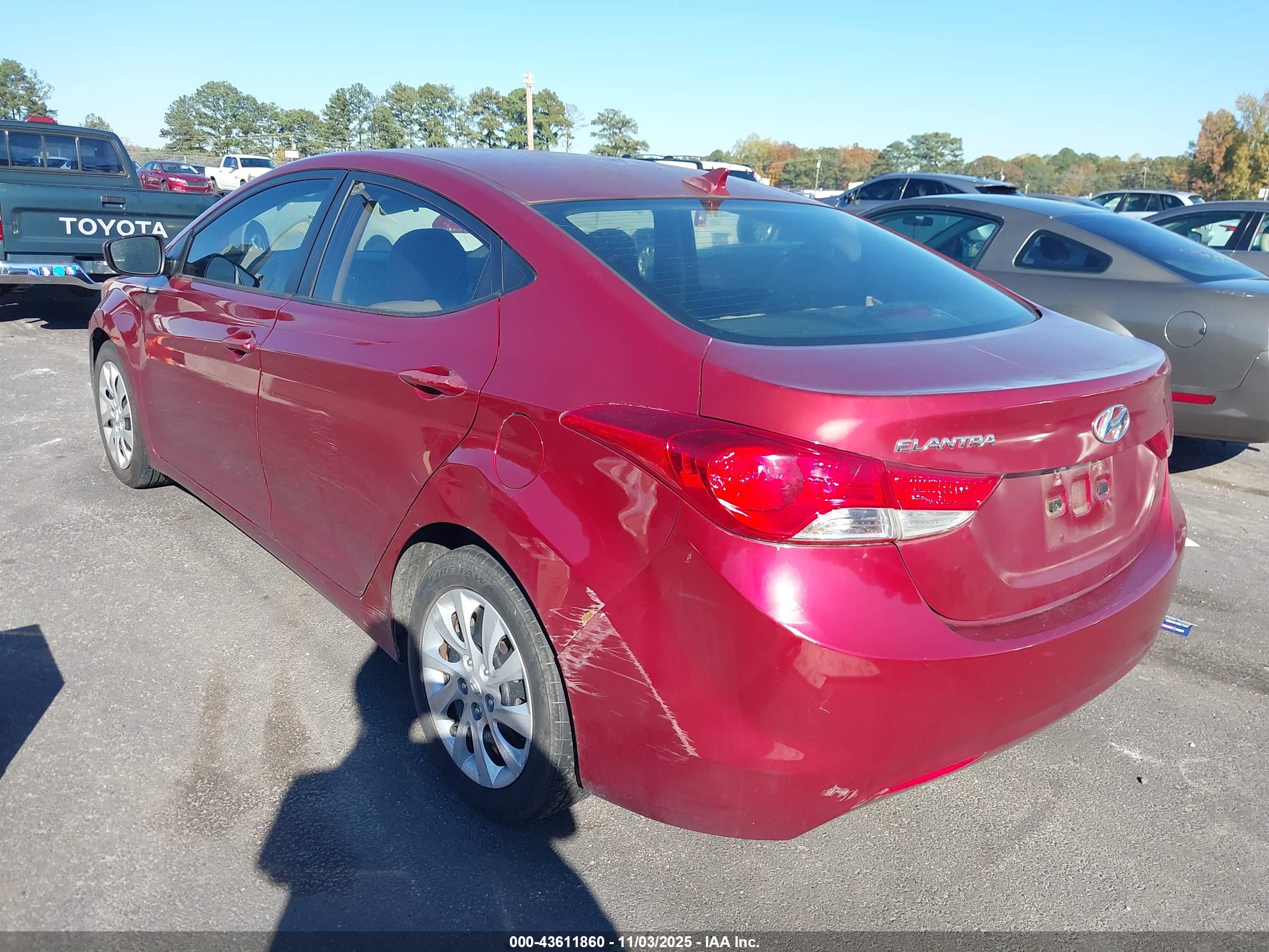 HYUNDAI ELANTRA image 3