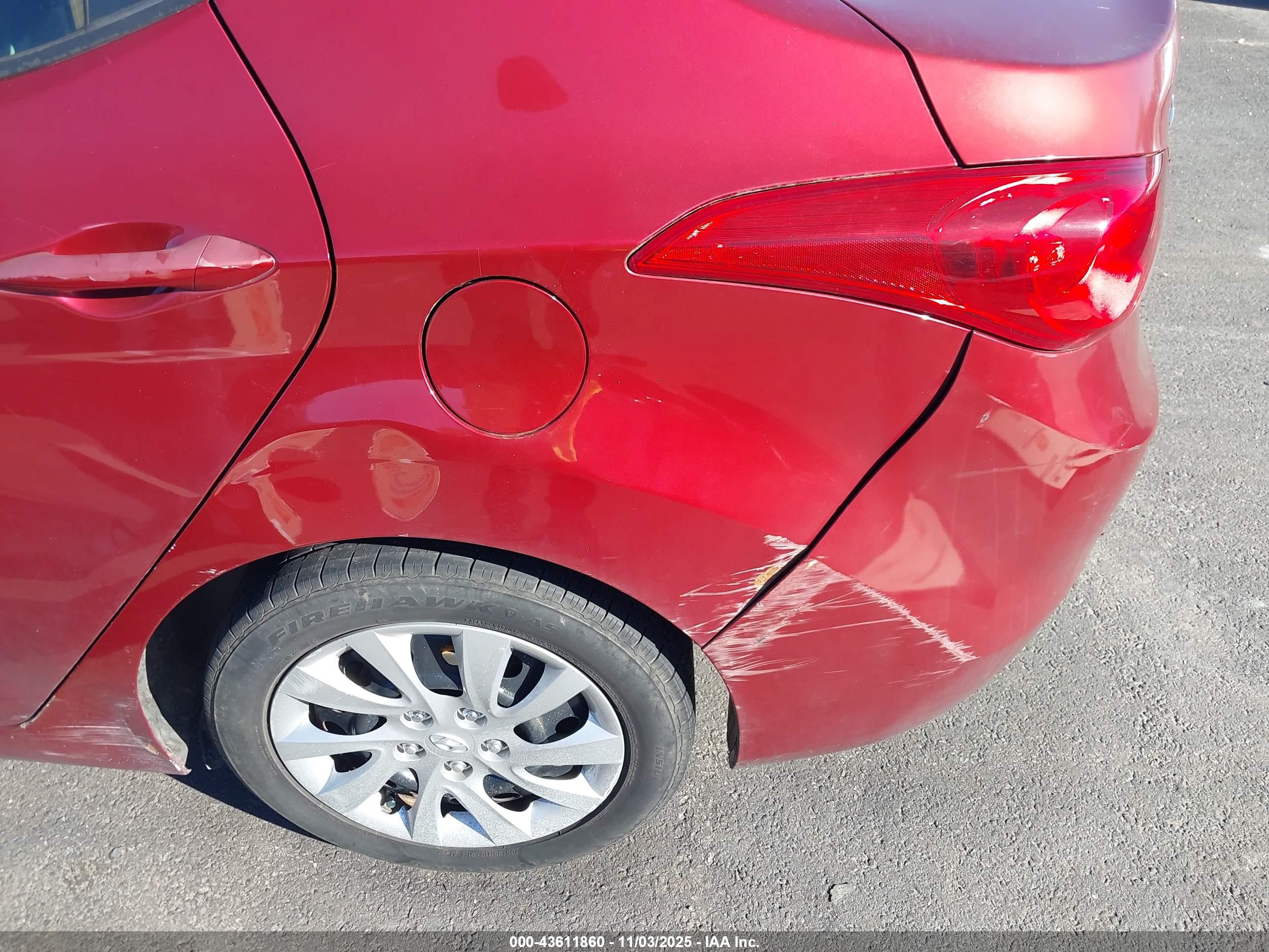 HYUNDAI ELANTRA image 6