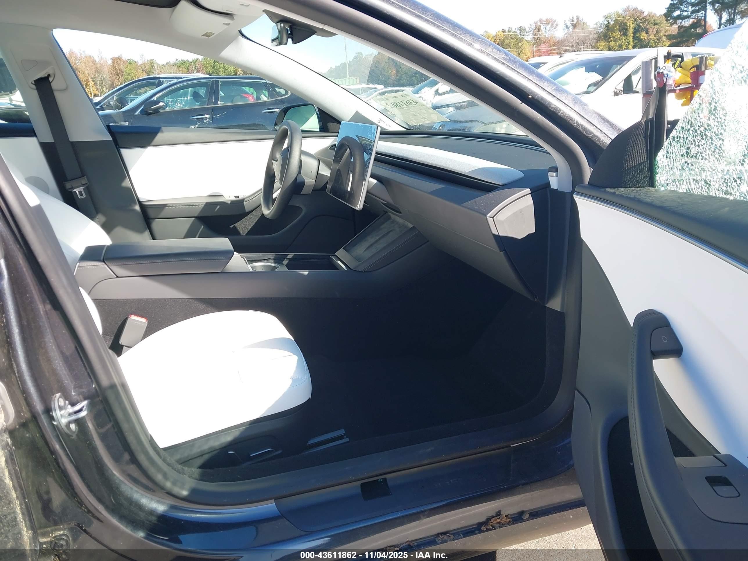 TESLA MODEL image 5