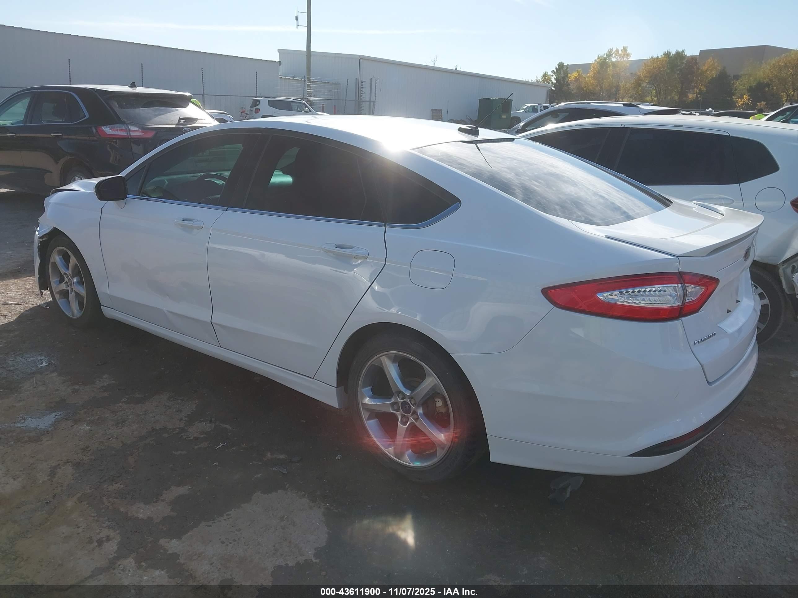 FORD FUSION image 3