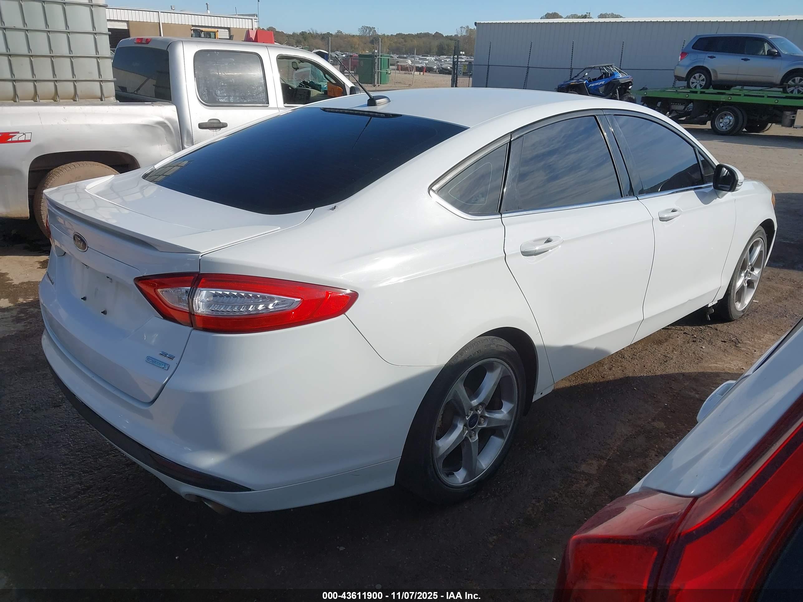 FORD FUSION image 4