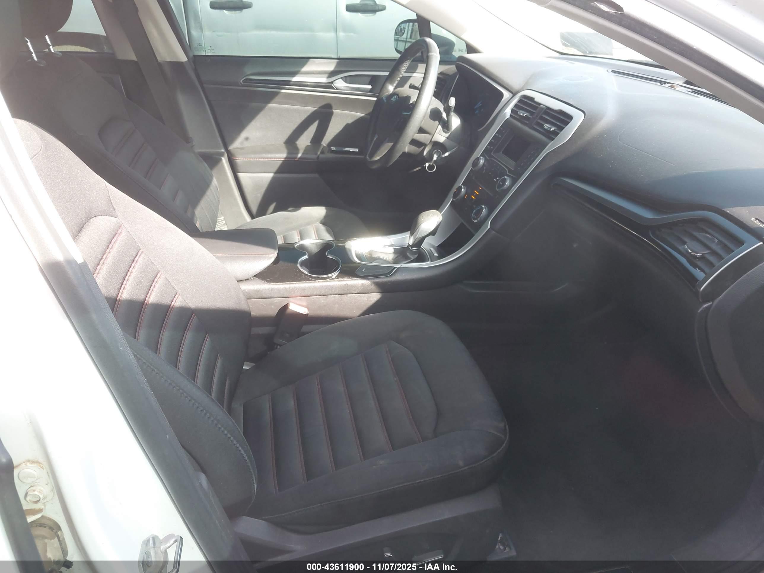FORD FUSION image 5