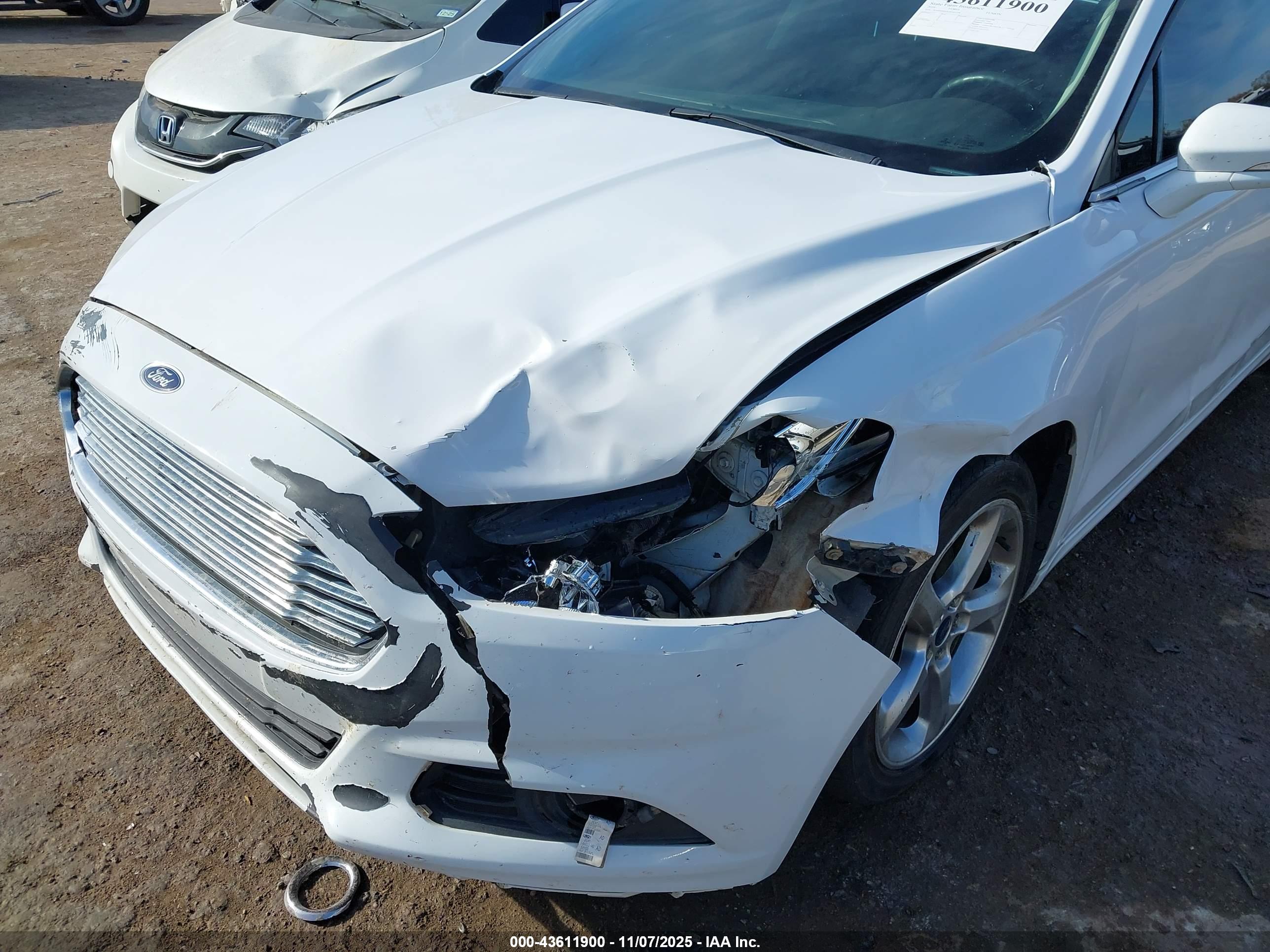 FORD FUSION image 6