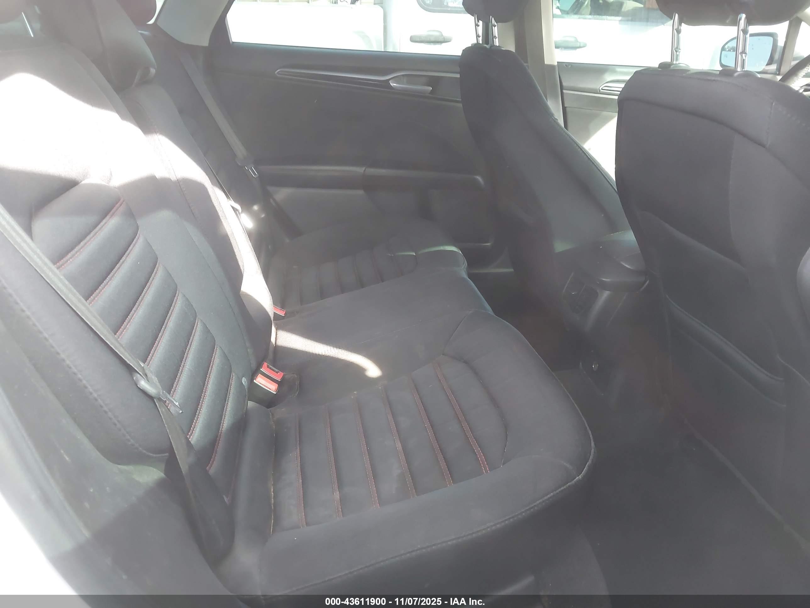 FORD FUSION image 8