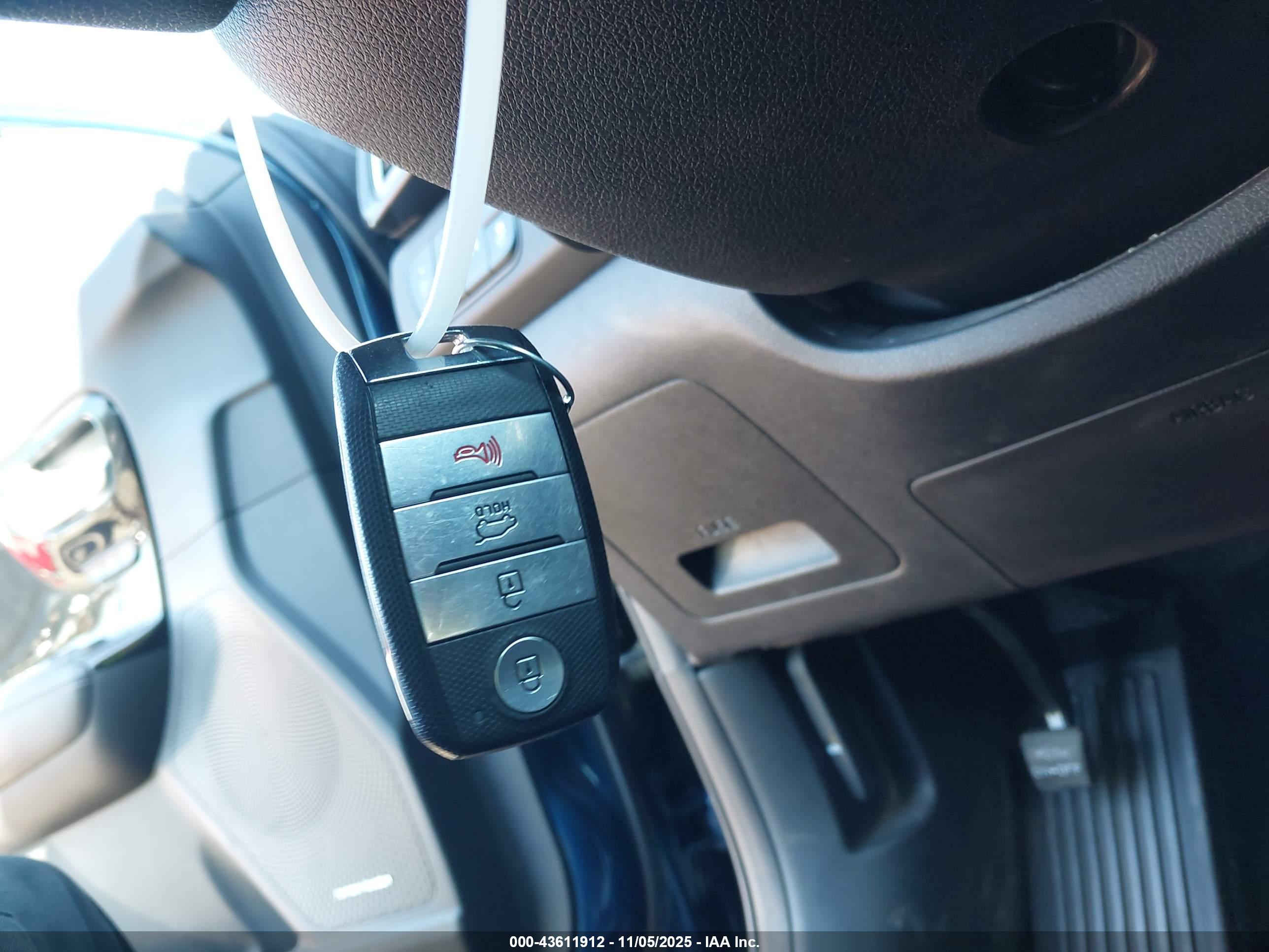 KIA NIRO image 11