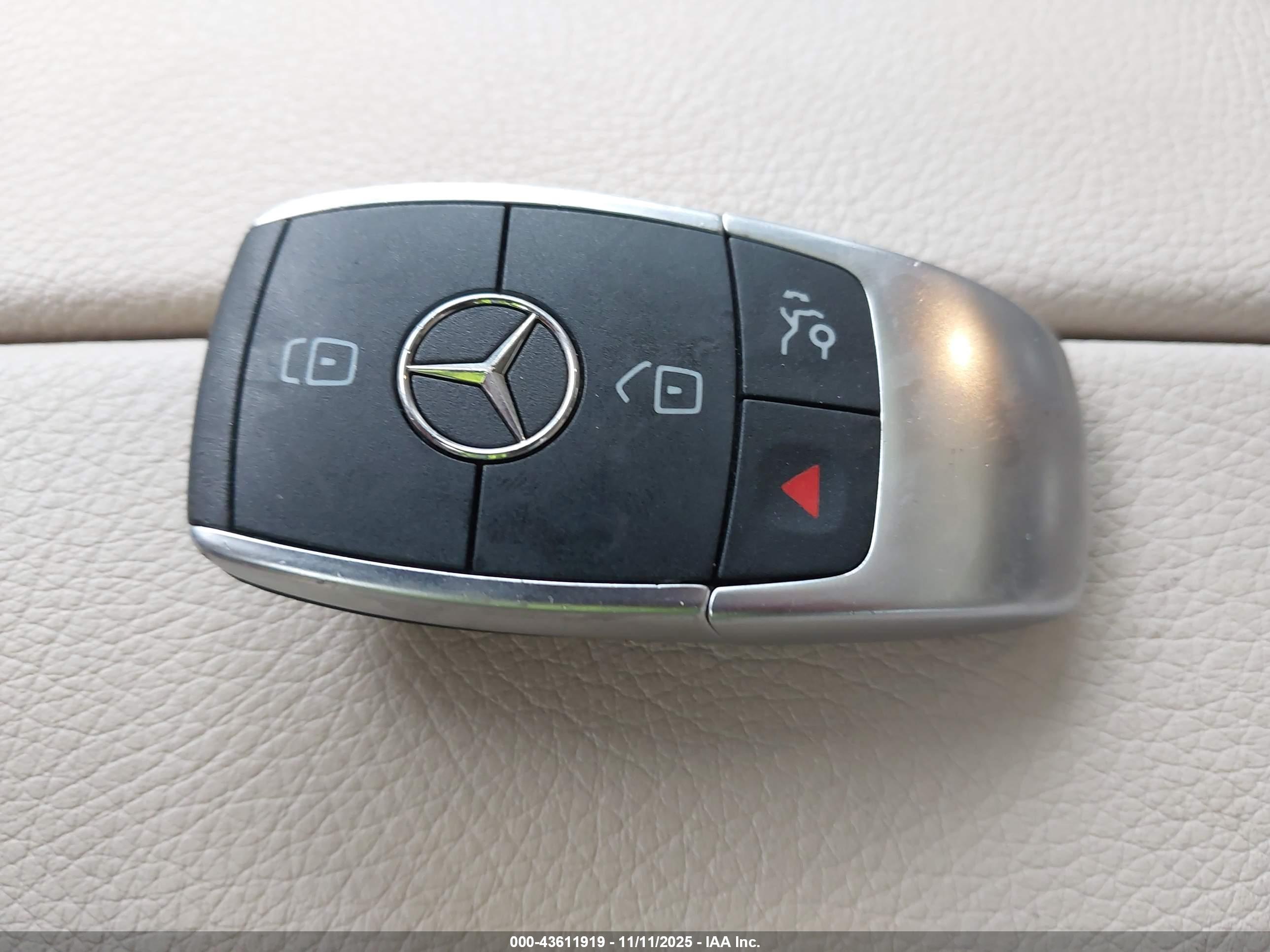 MERCEDES-BENZ GLC image 11