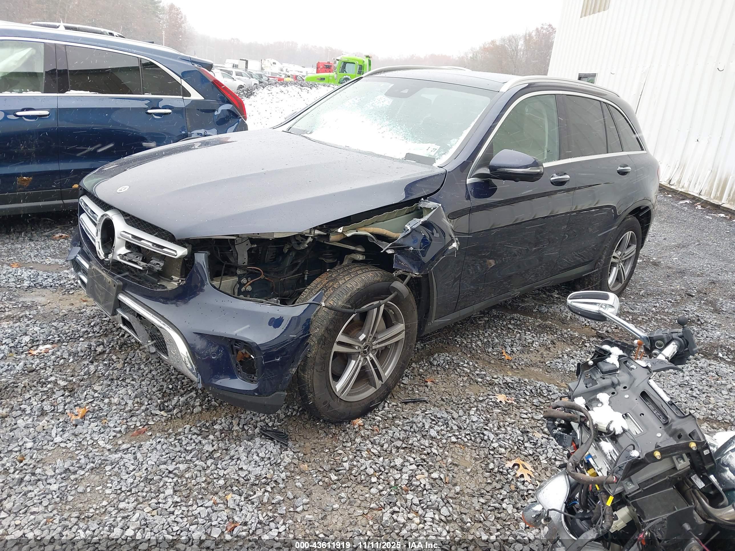 MERCEDES-BENZ GLC image 2