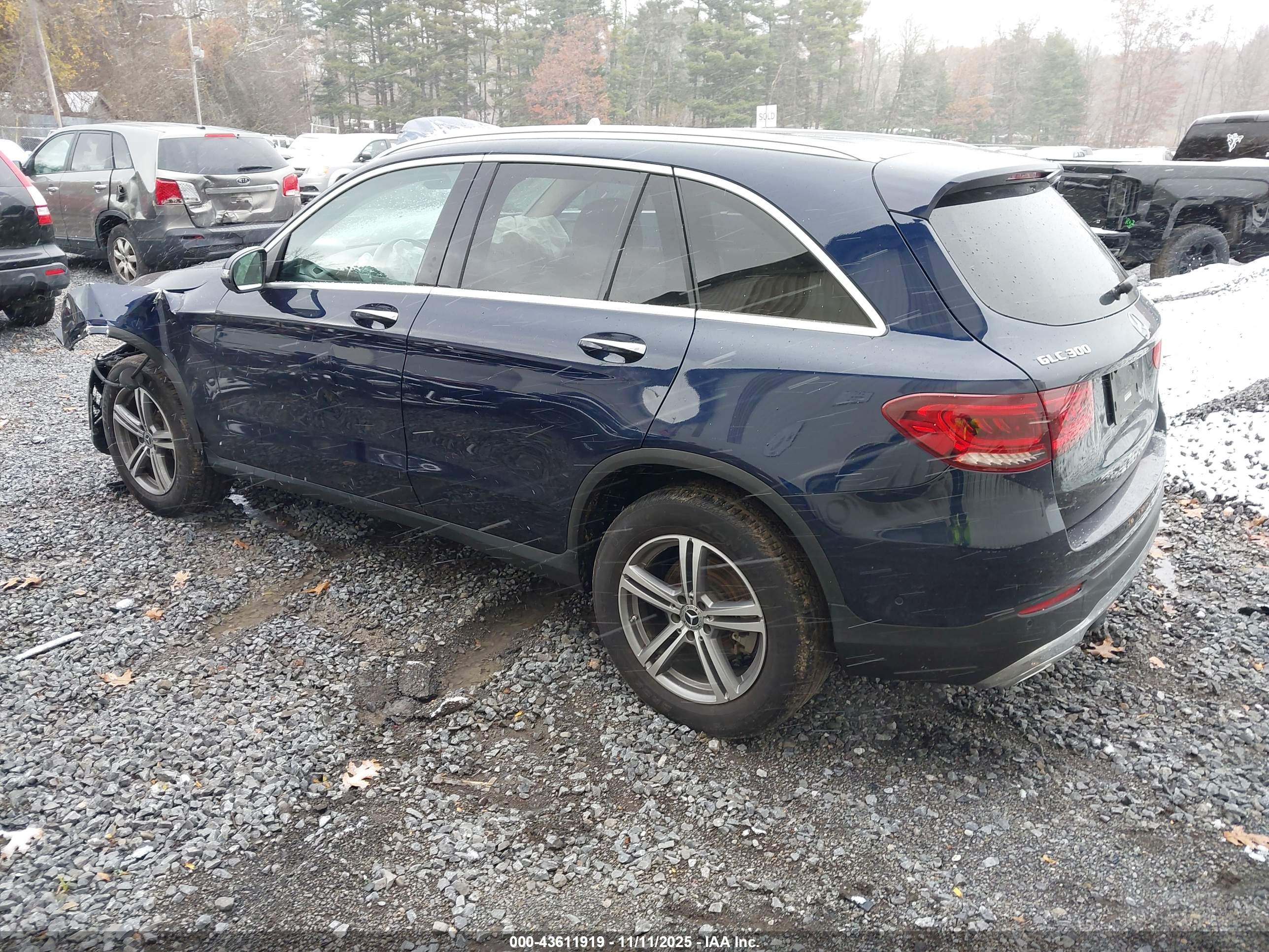 MERCEDES-BENZ GLC image 3
