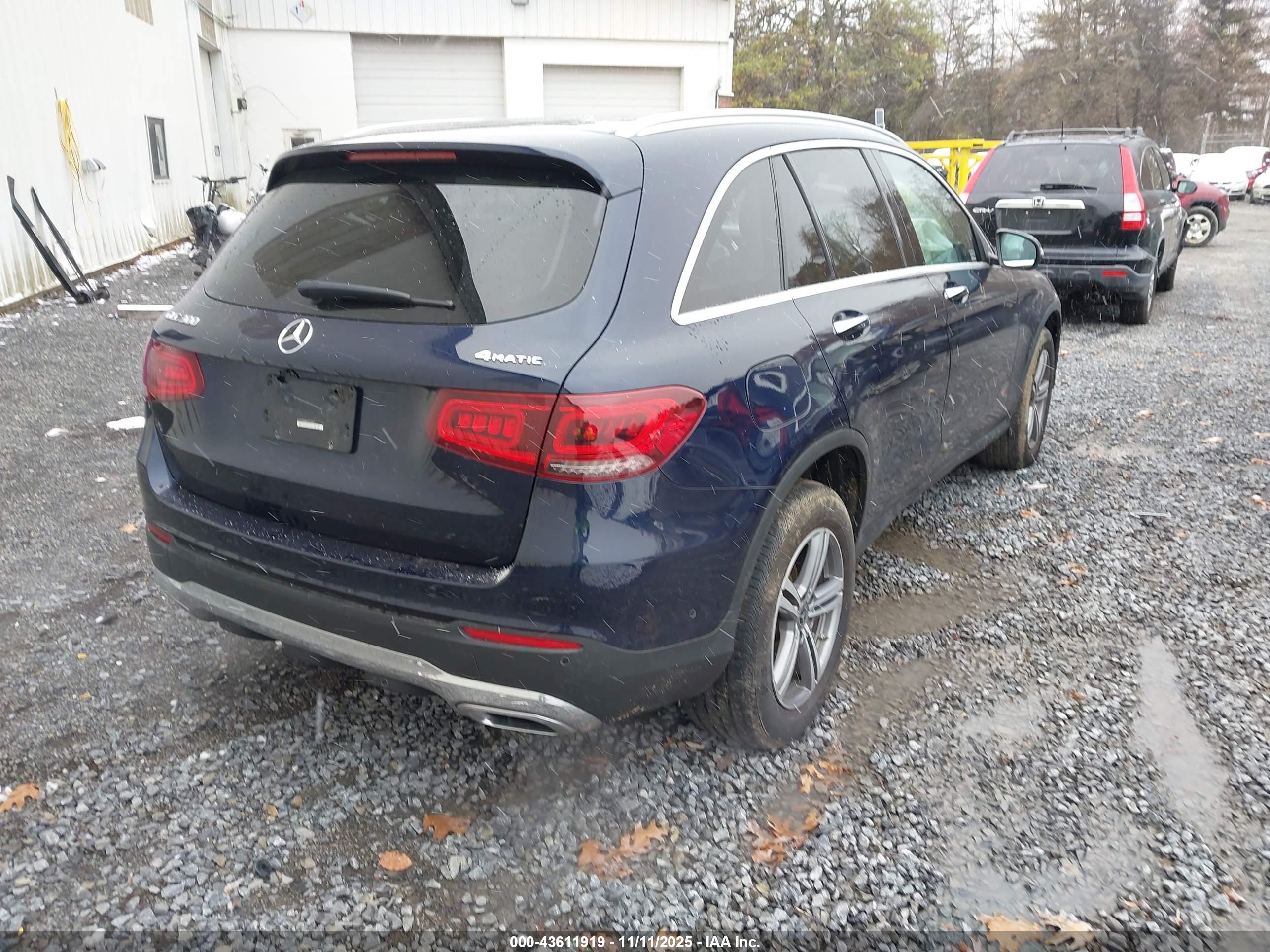 MERCEDES-BENZ GLC image 4