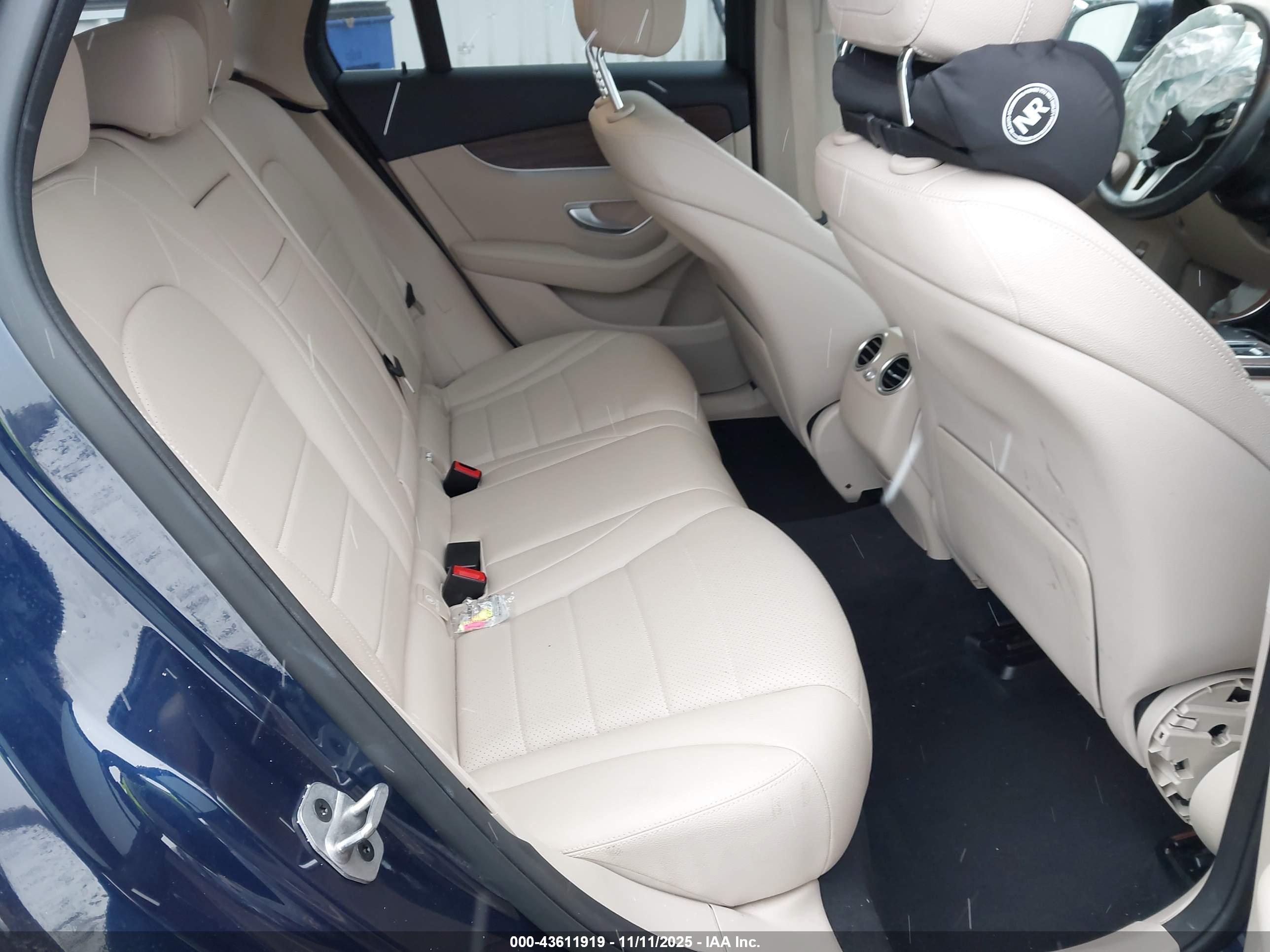 MERCEDES-BENZ GLC image 8