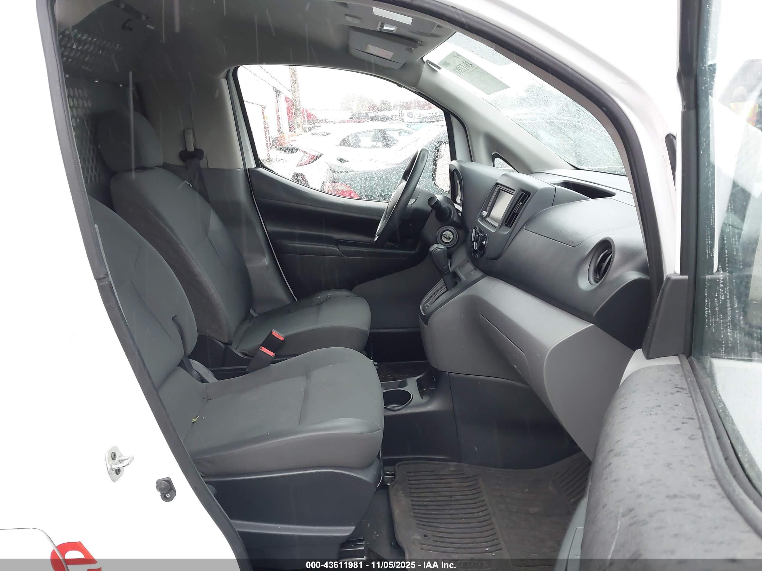 NISSAN NV200 image 5