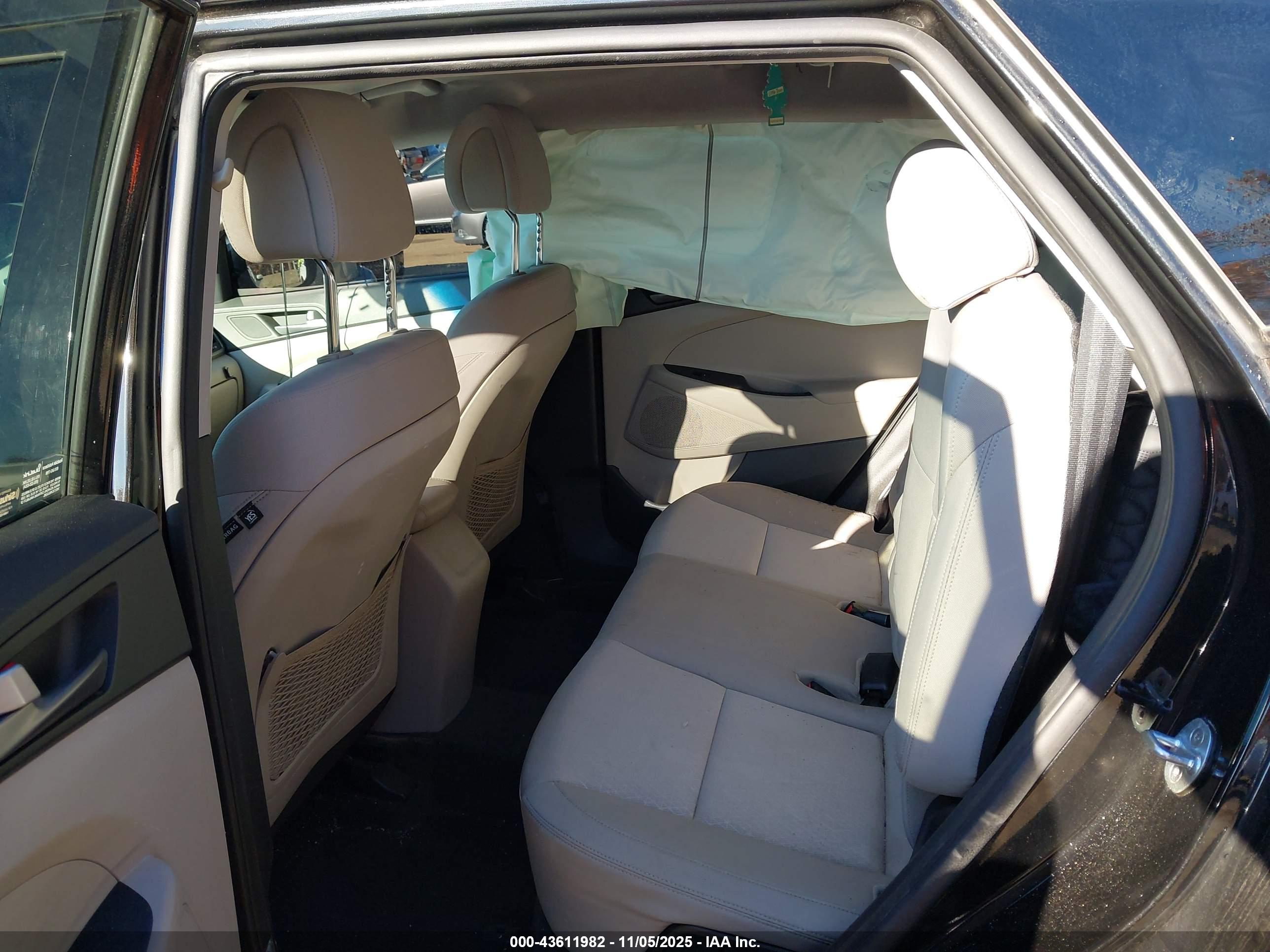 HYUNDAI TUCSON image 8