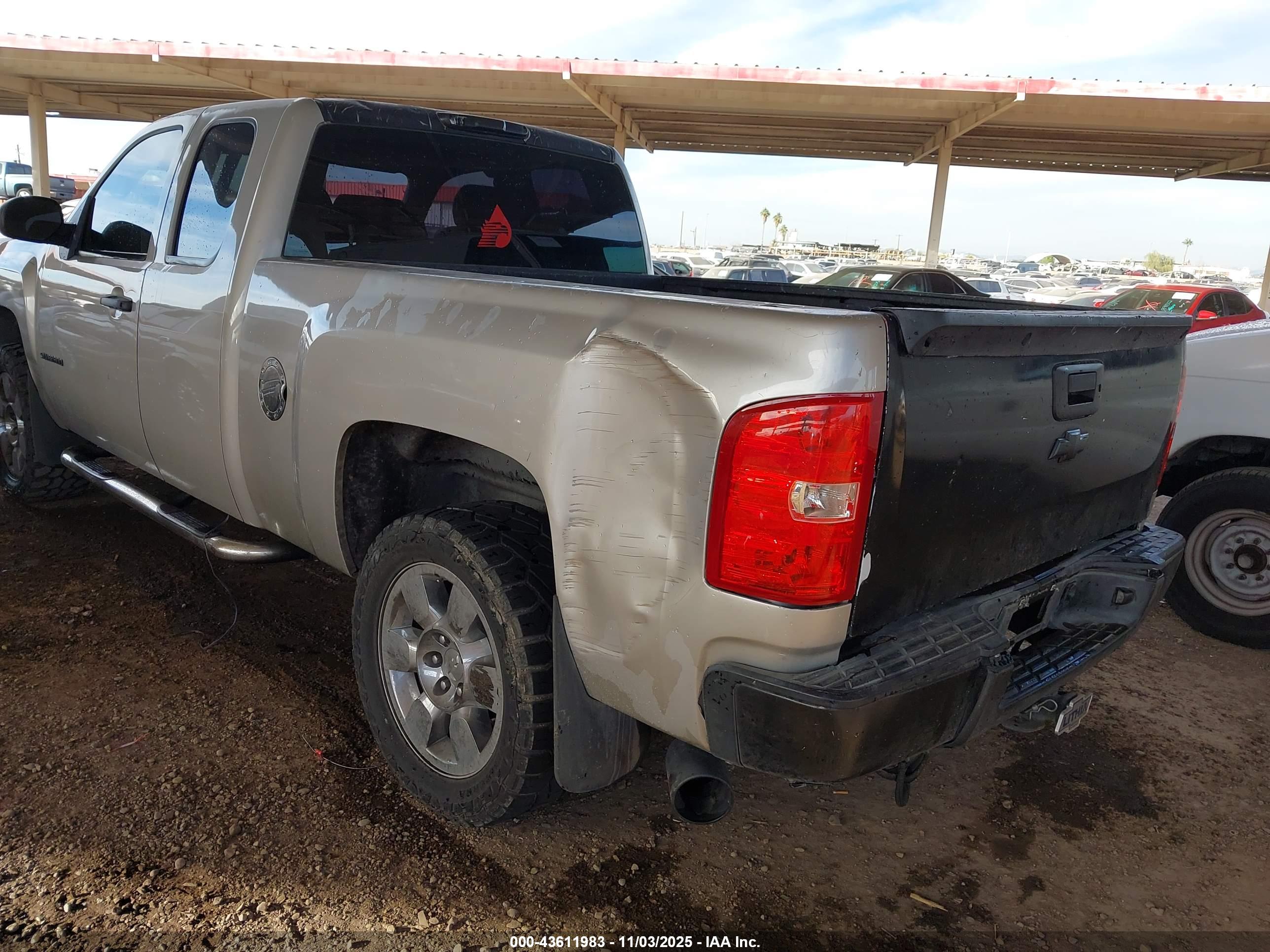 CHEVROLET SILVERADO image 3