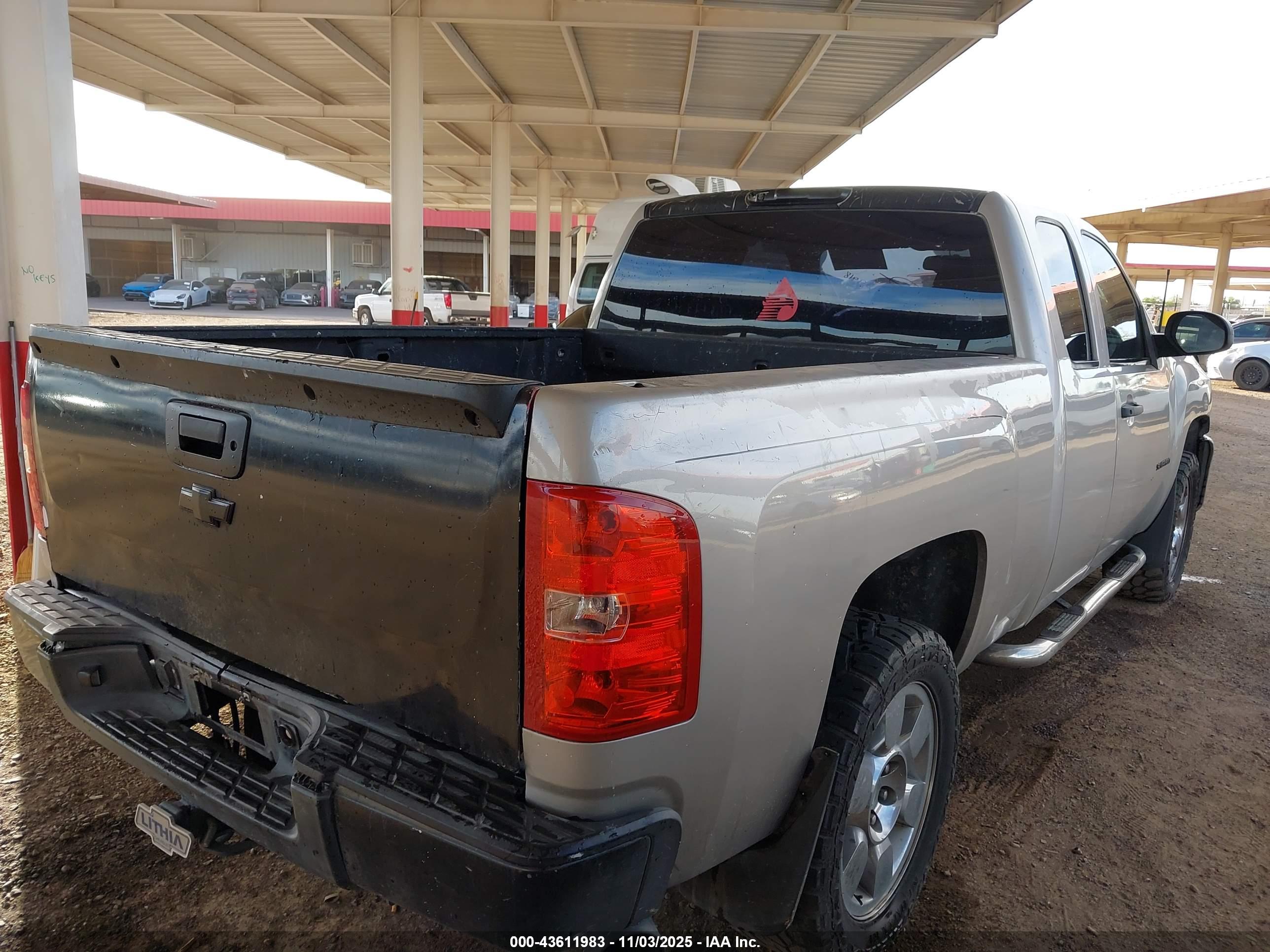 CHEVROLET SILVERADO image 4