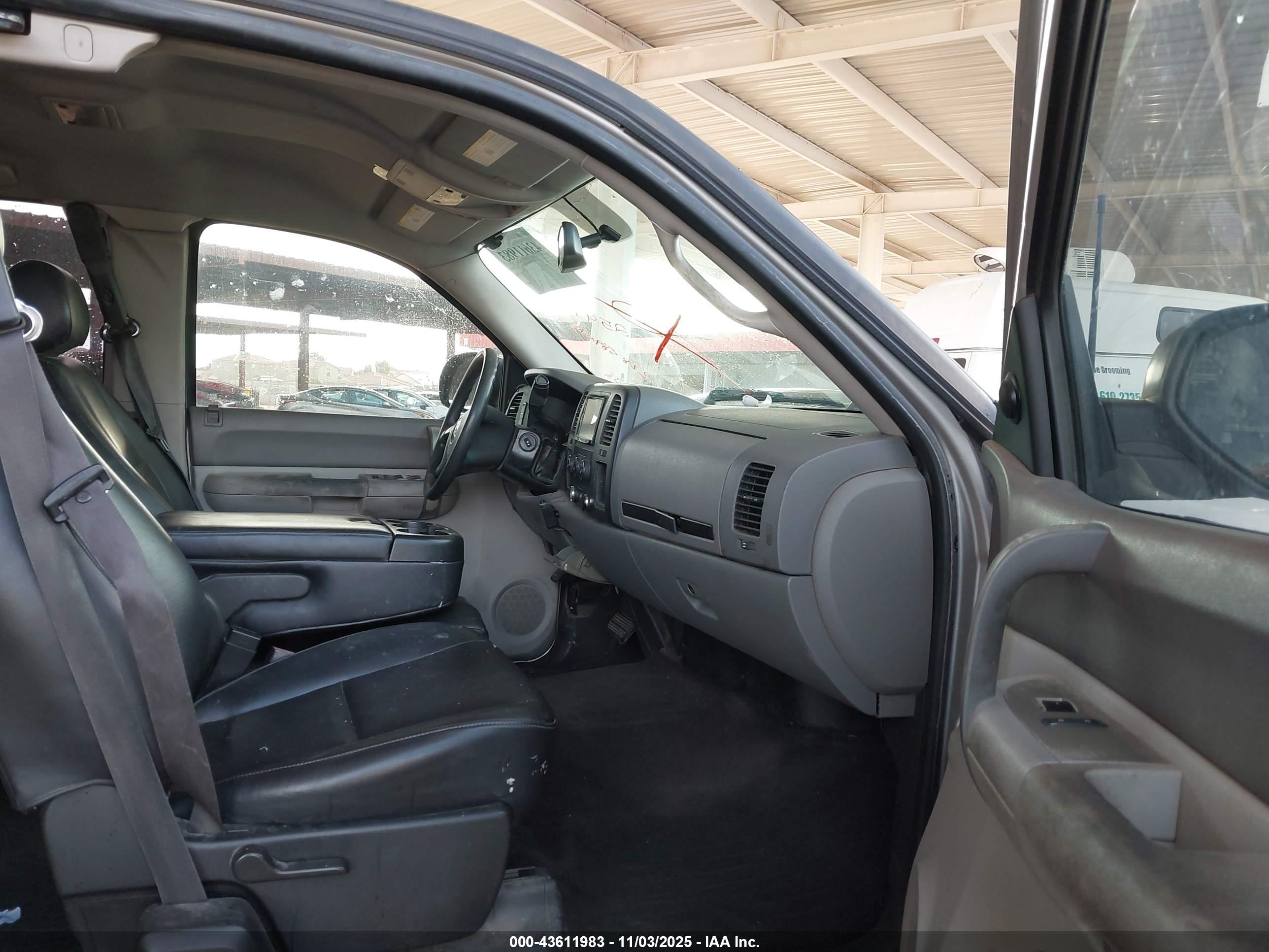 CHEVROLET SILVERADO image 5