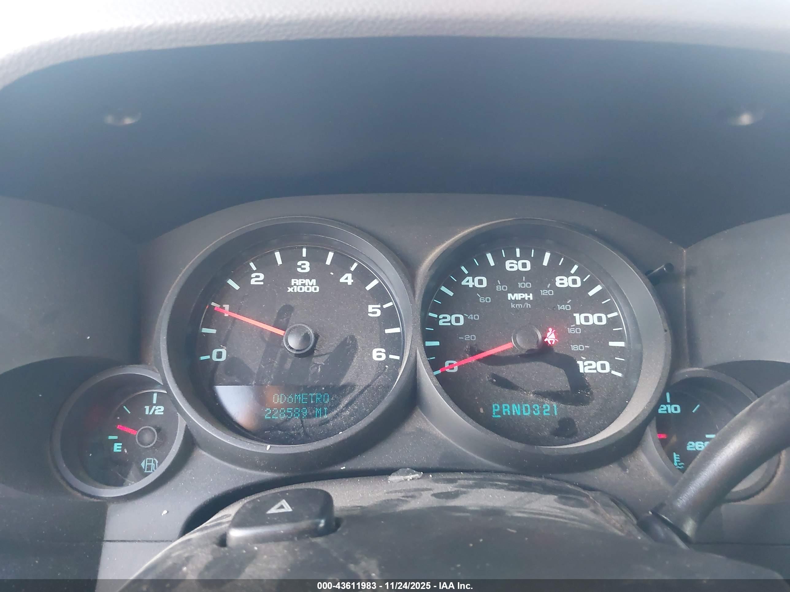 CHEVROLET SILVERADO image 7