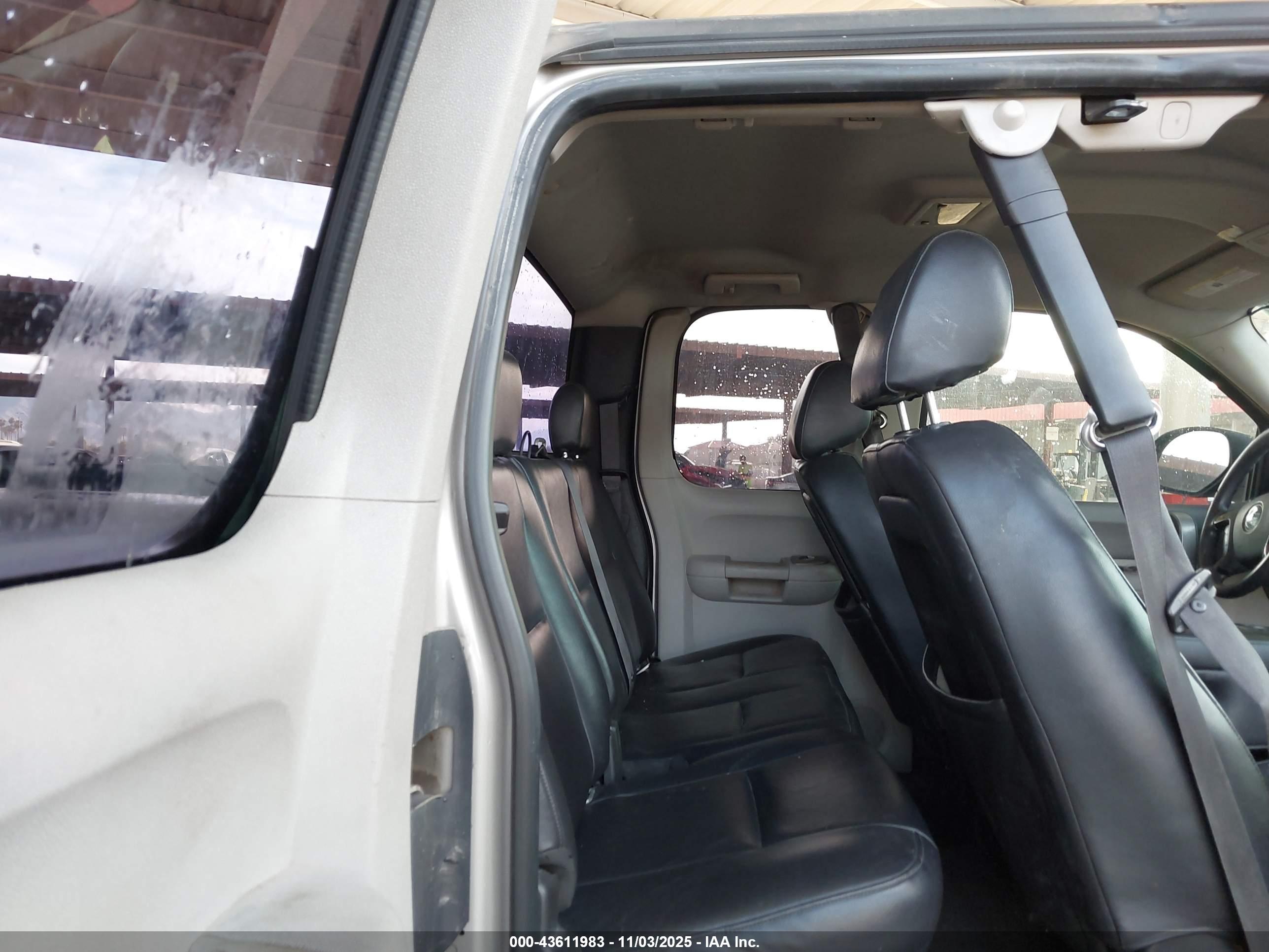 CHEVROLET SILVERADO image 8