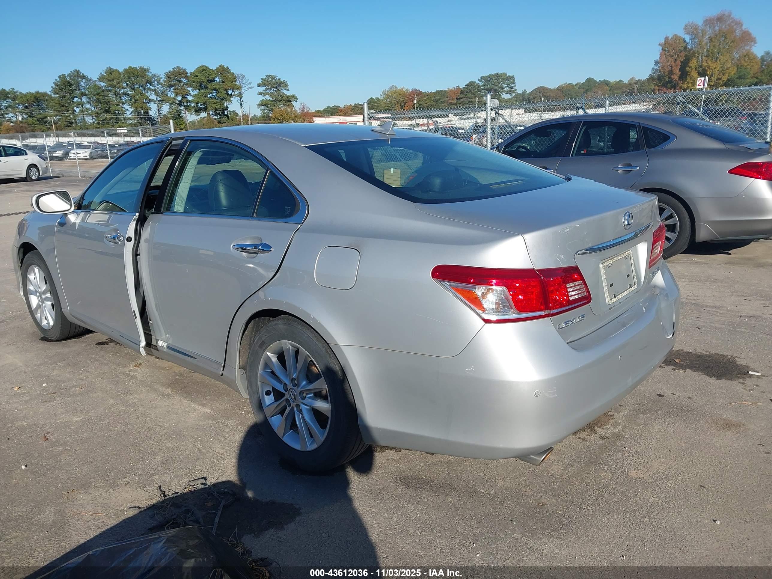 LEXUS ES image 3