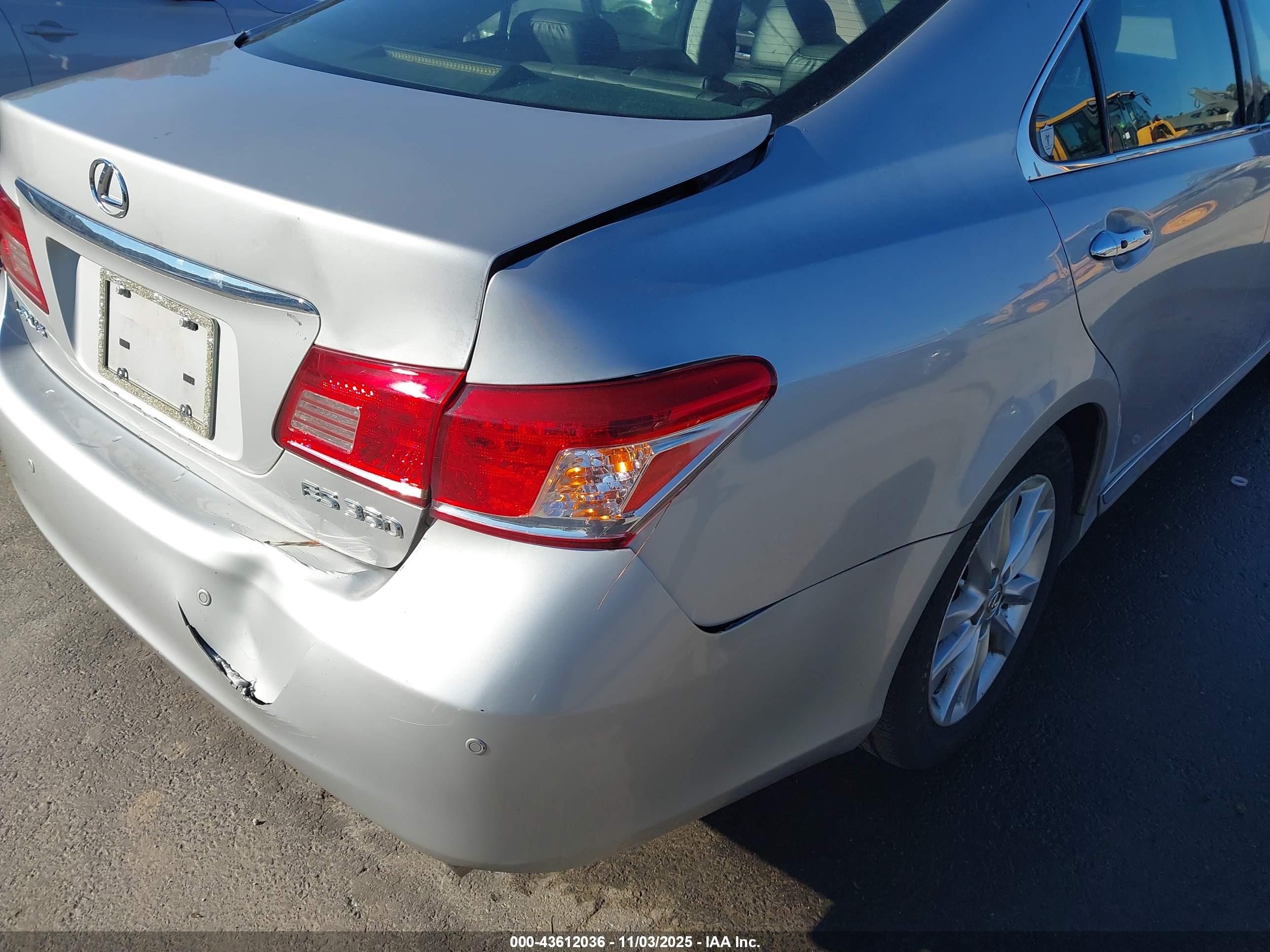 LEXUS ES image 6