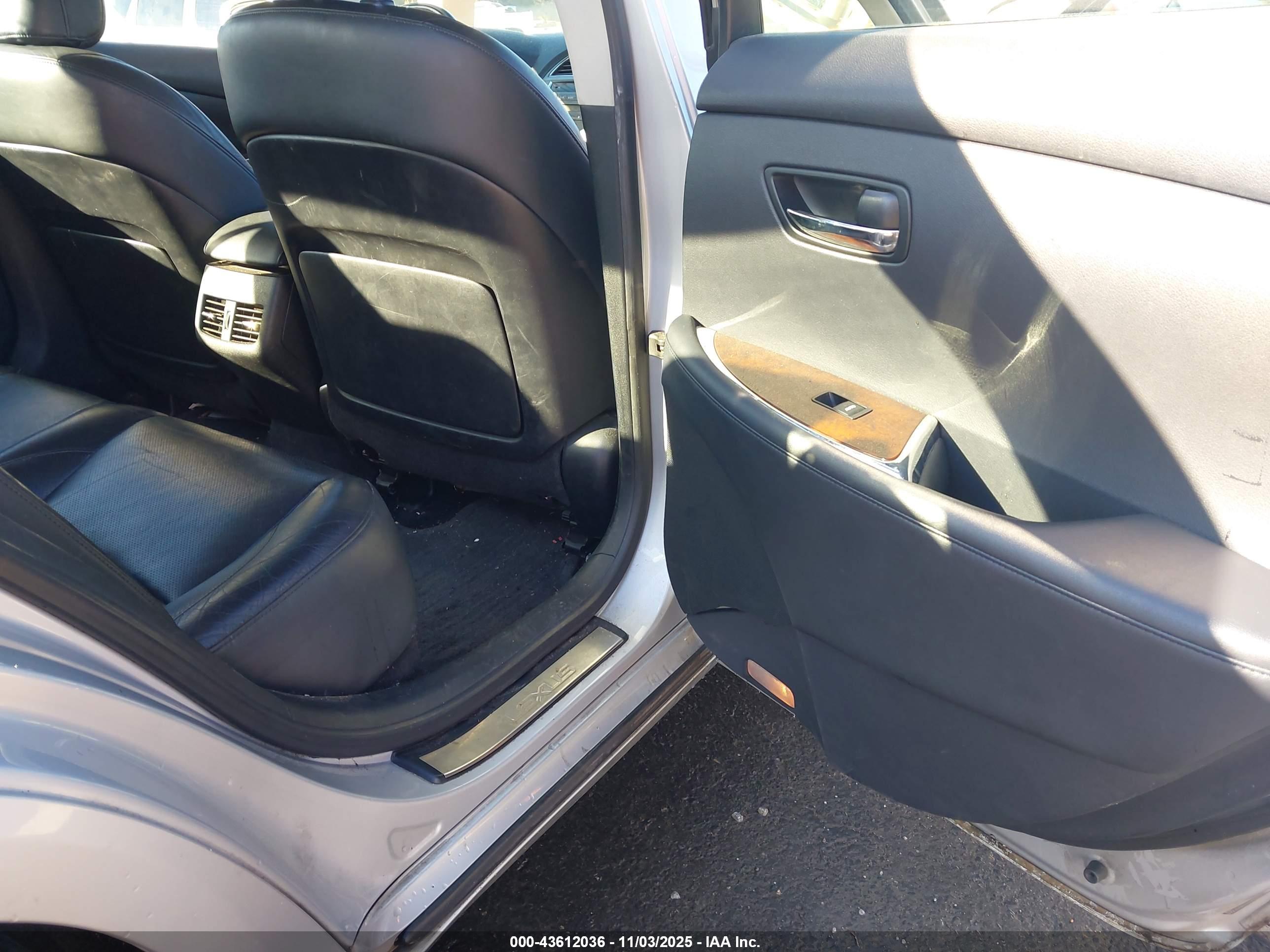 LEXUS ES image 8