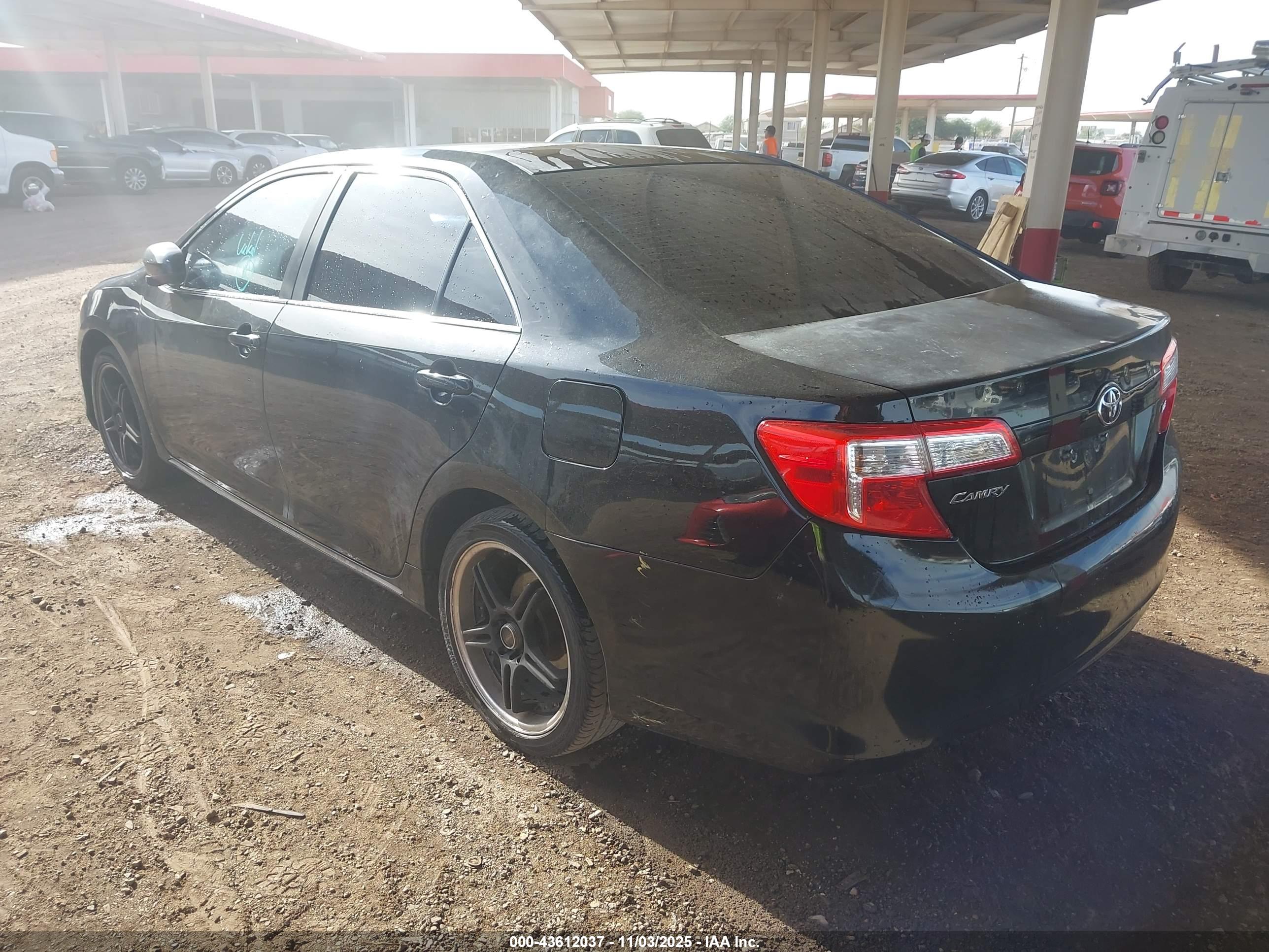 TOYOTA CAMRY image 3