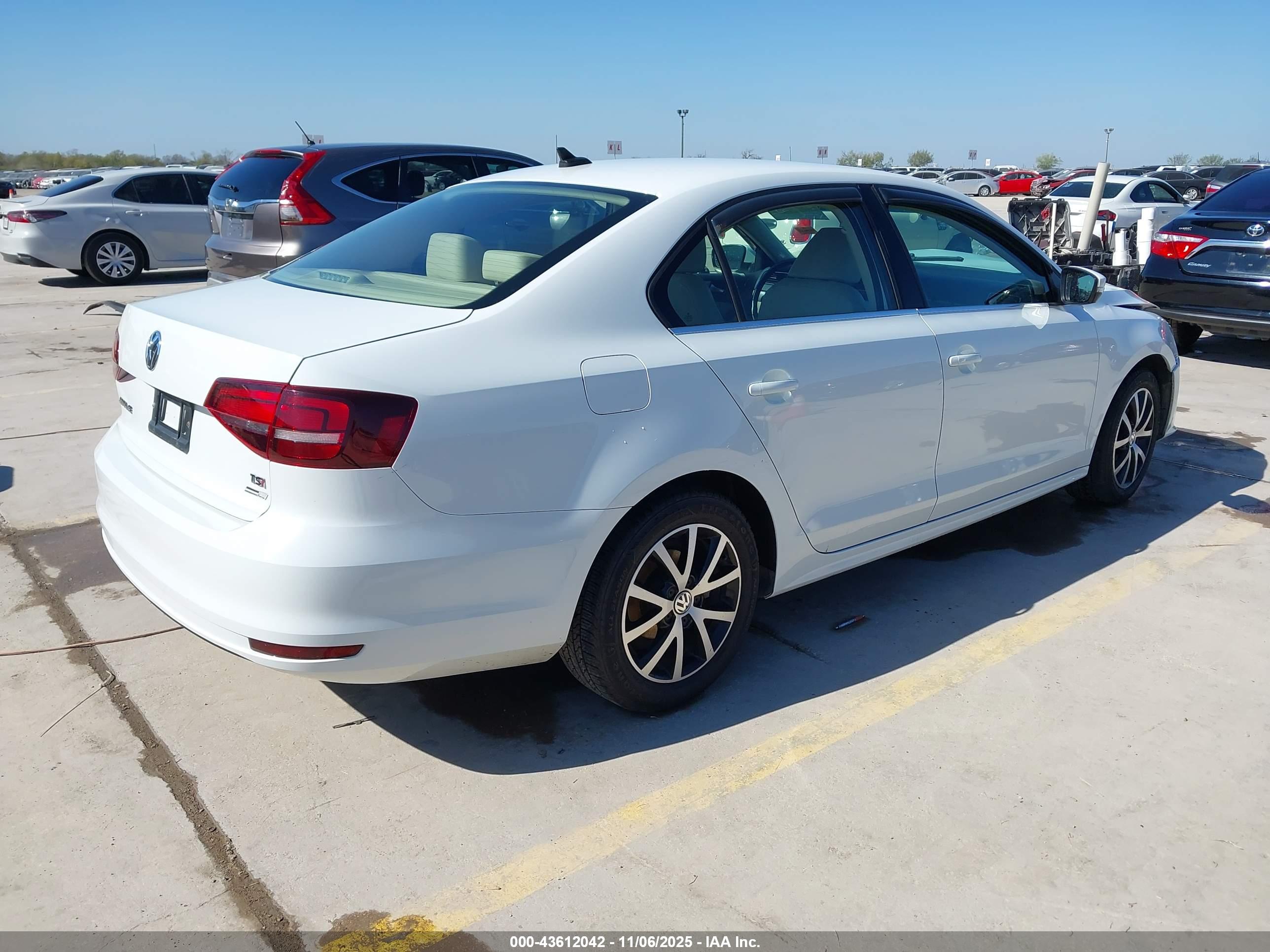 VOLKSWAGEN JETTA image 4