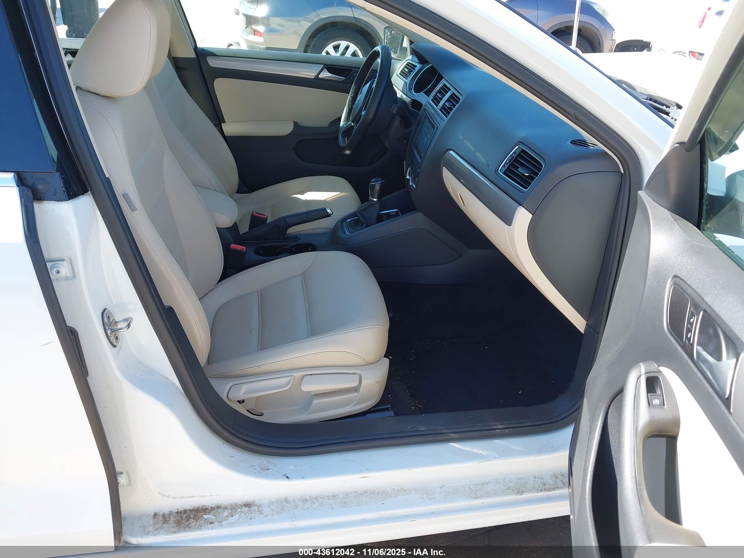 VOLKSWAGEN JETTA image 5