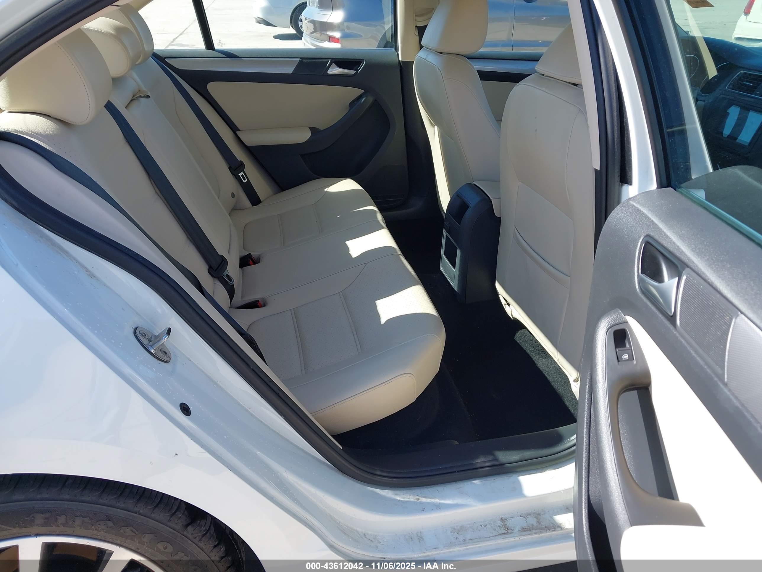 VOLKSWAGEN JETTA image 8