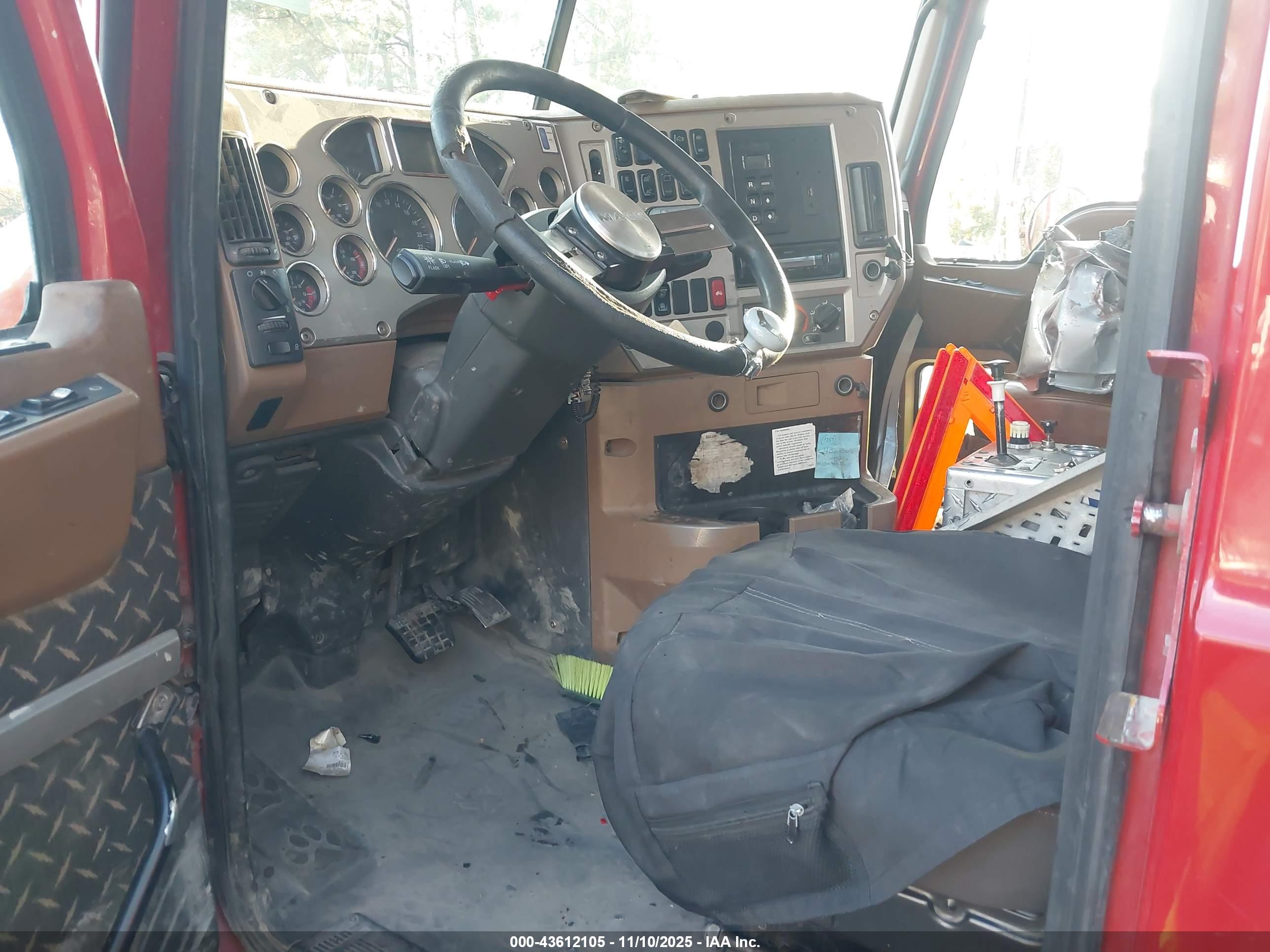 MACK 700 image 8