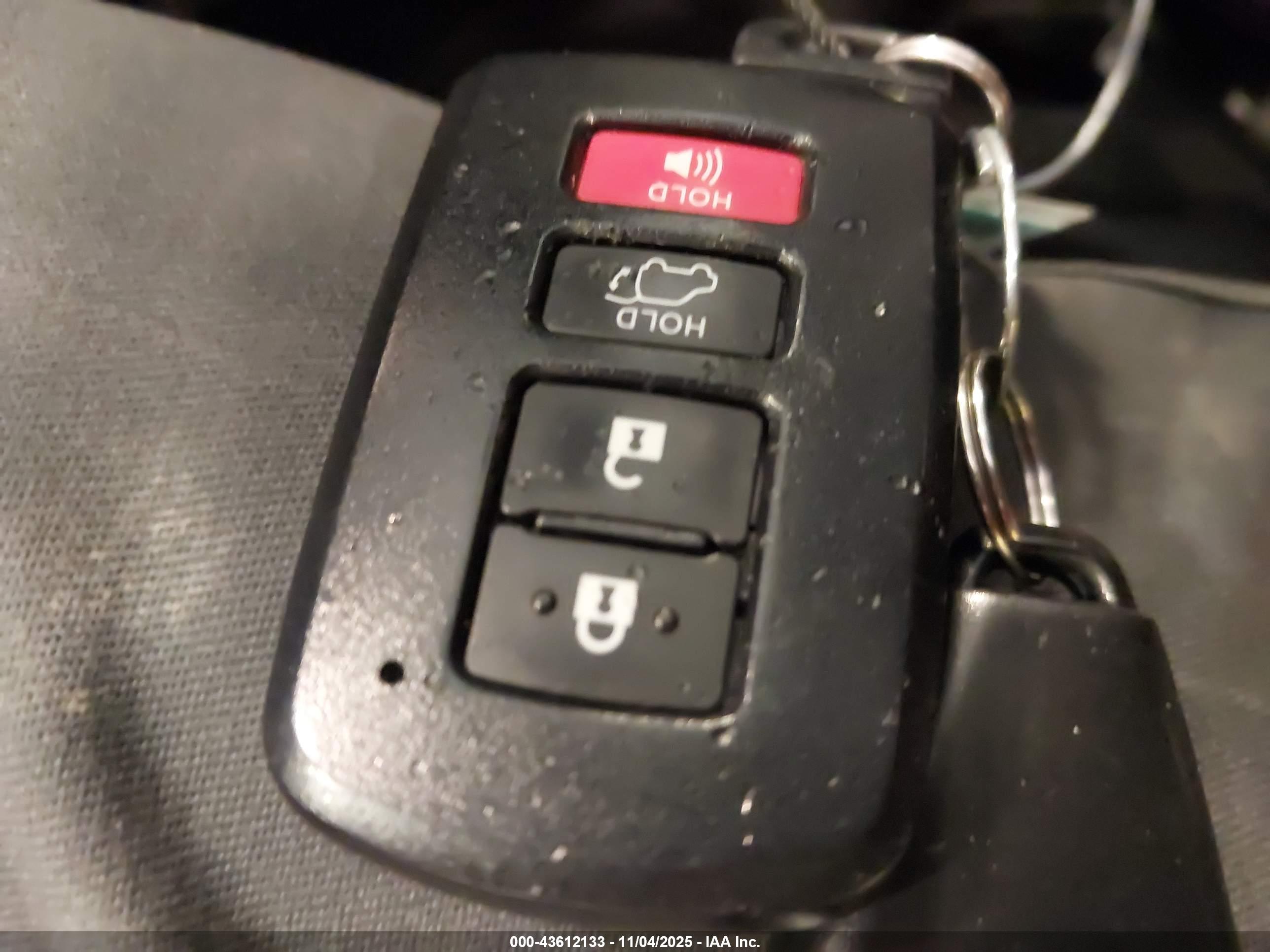TOYOTA RAV4 image 11