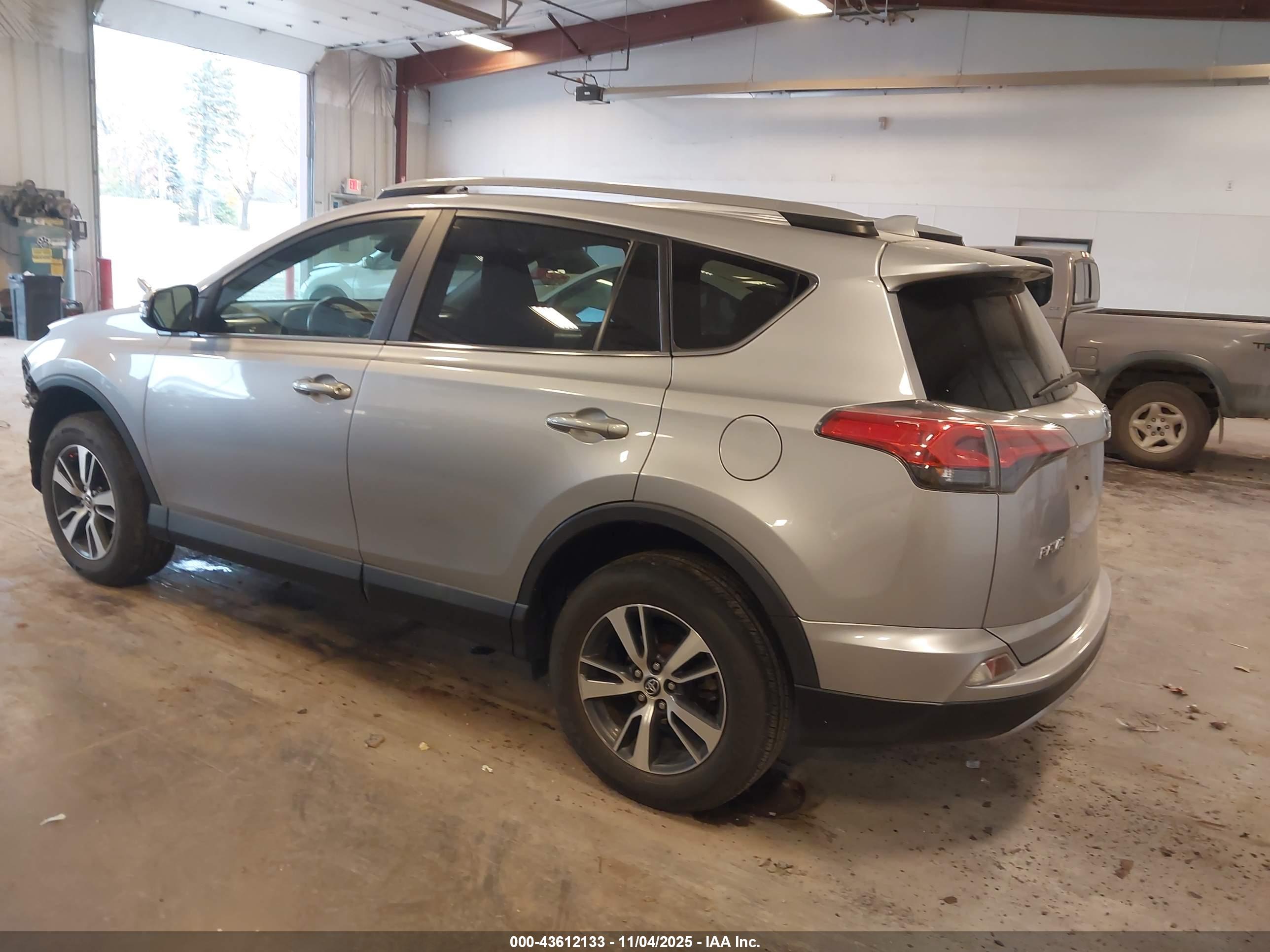 TOYOTA RAV4 image 3