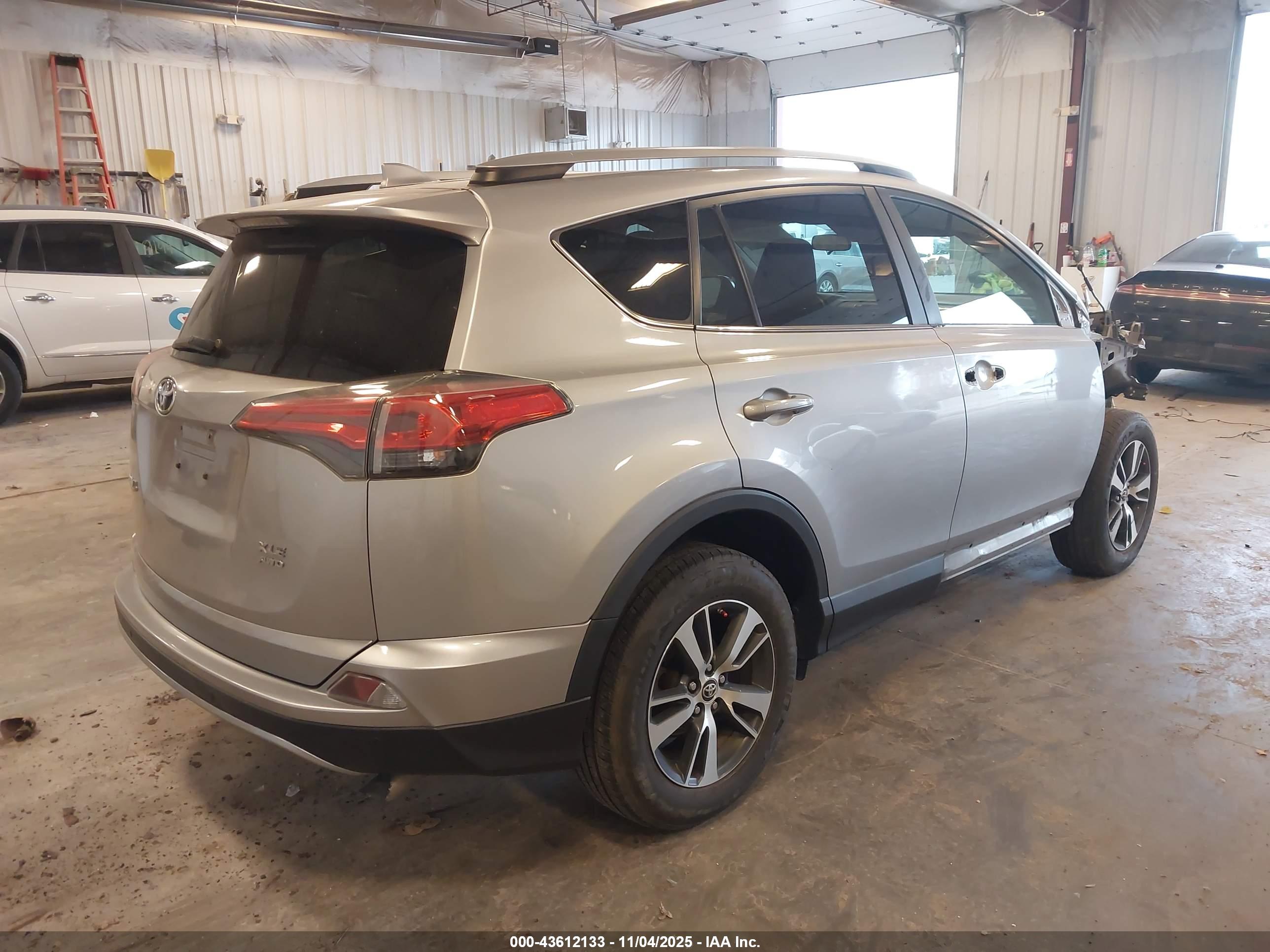TOYOTA RAV4 image 4