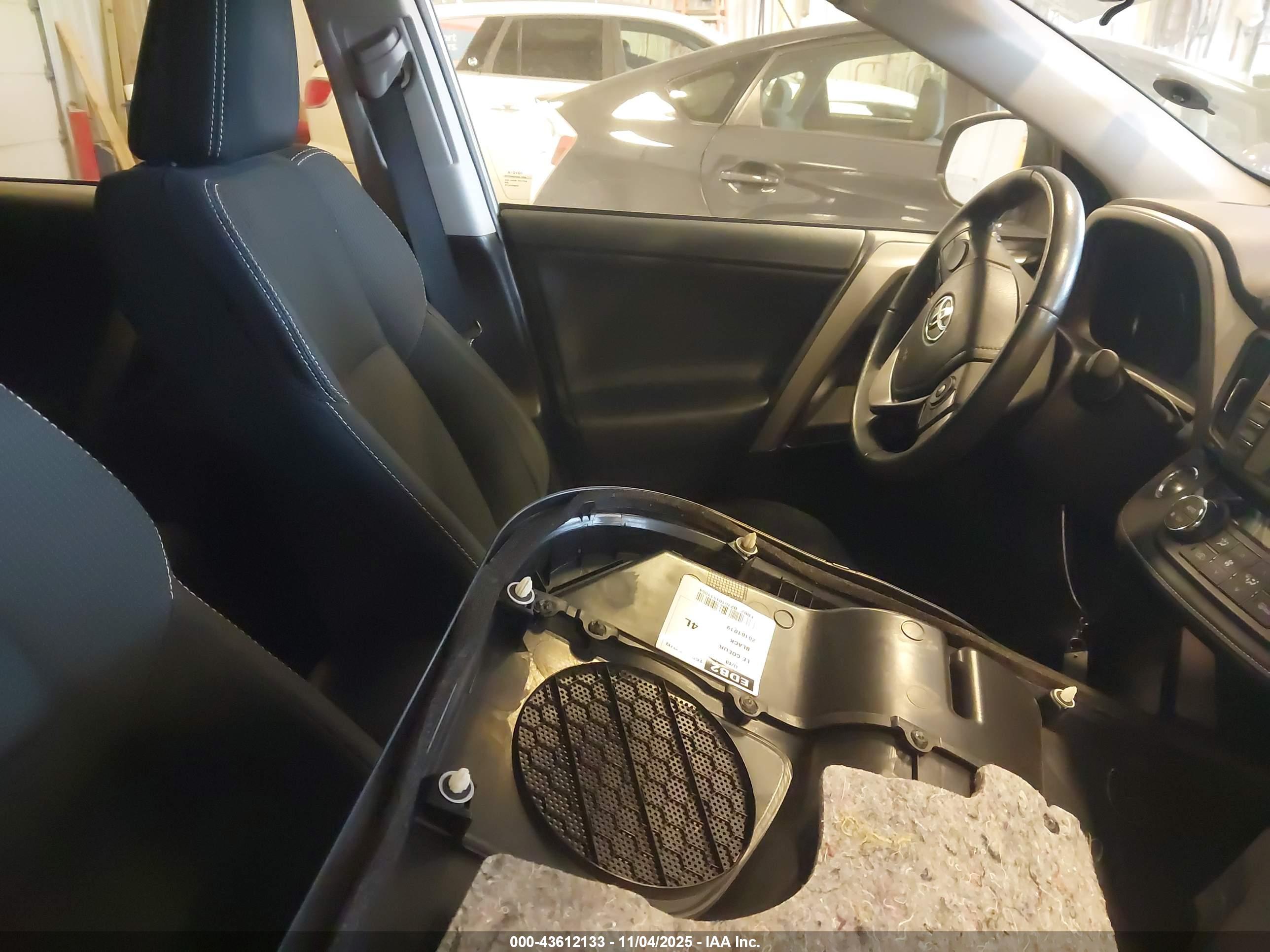 TOYOTA RAV4 image 5
