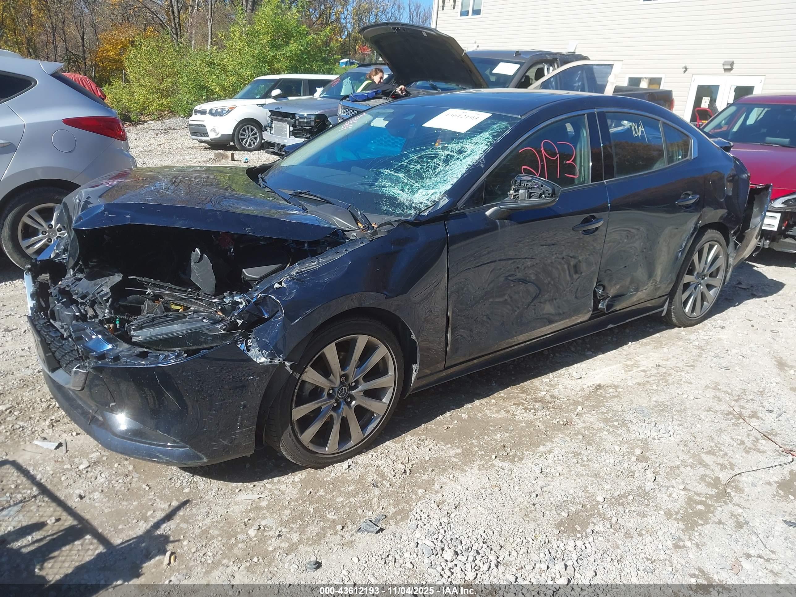 MAZDA MAZDA3 image 2