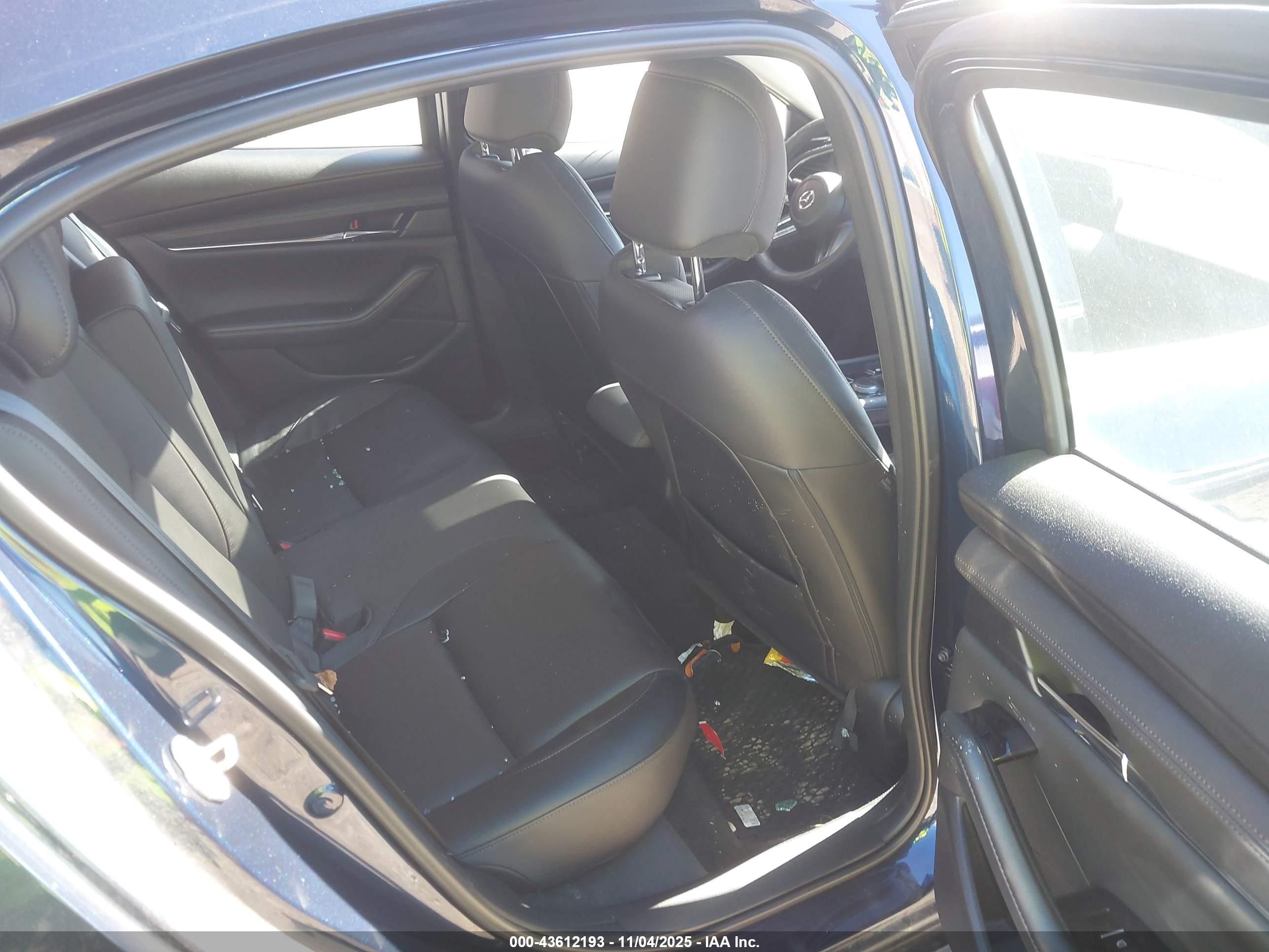 MAZDA MAZDA3 image 8
