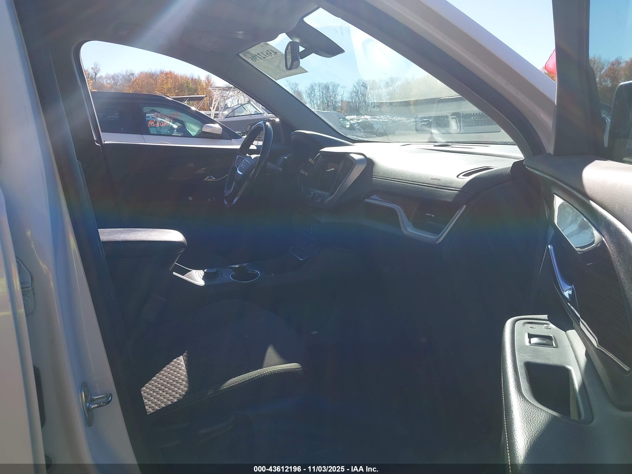 GMC TERRAIN image 5