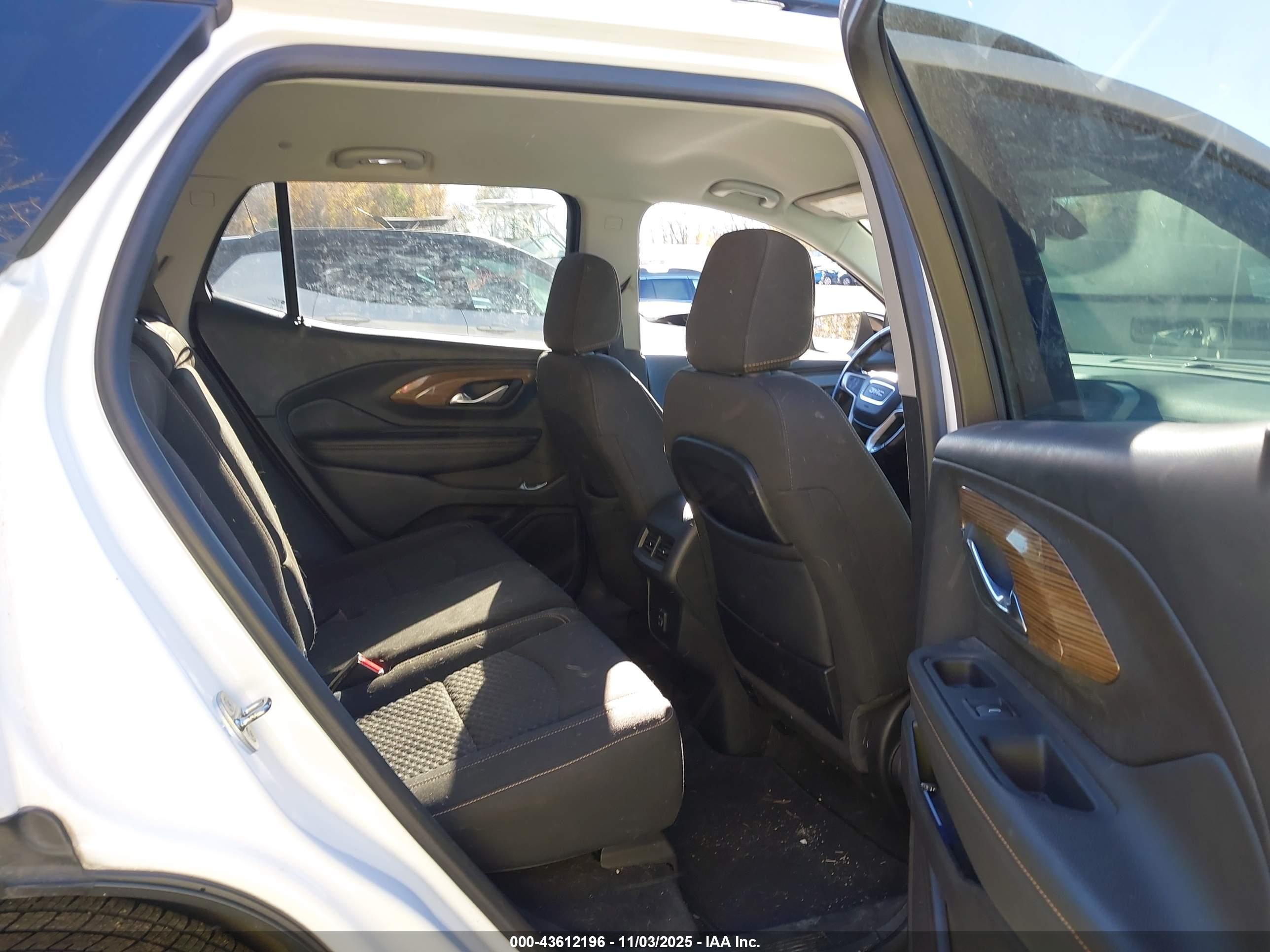 GMC TERRAIN image 8